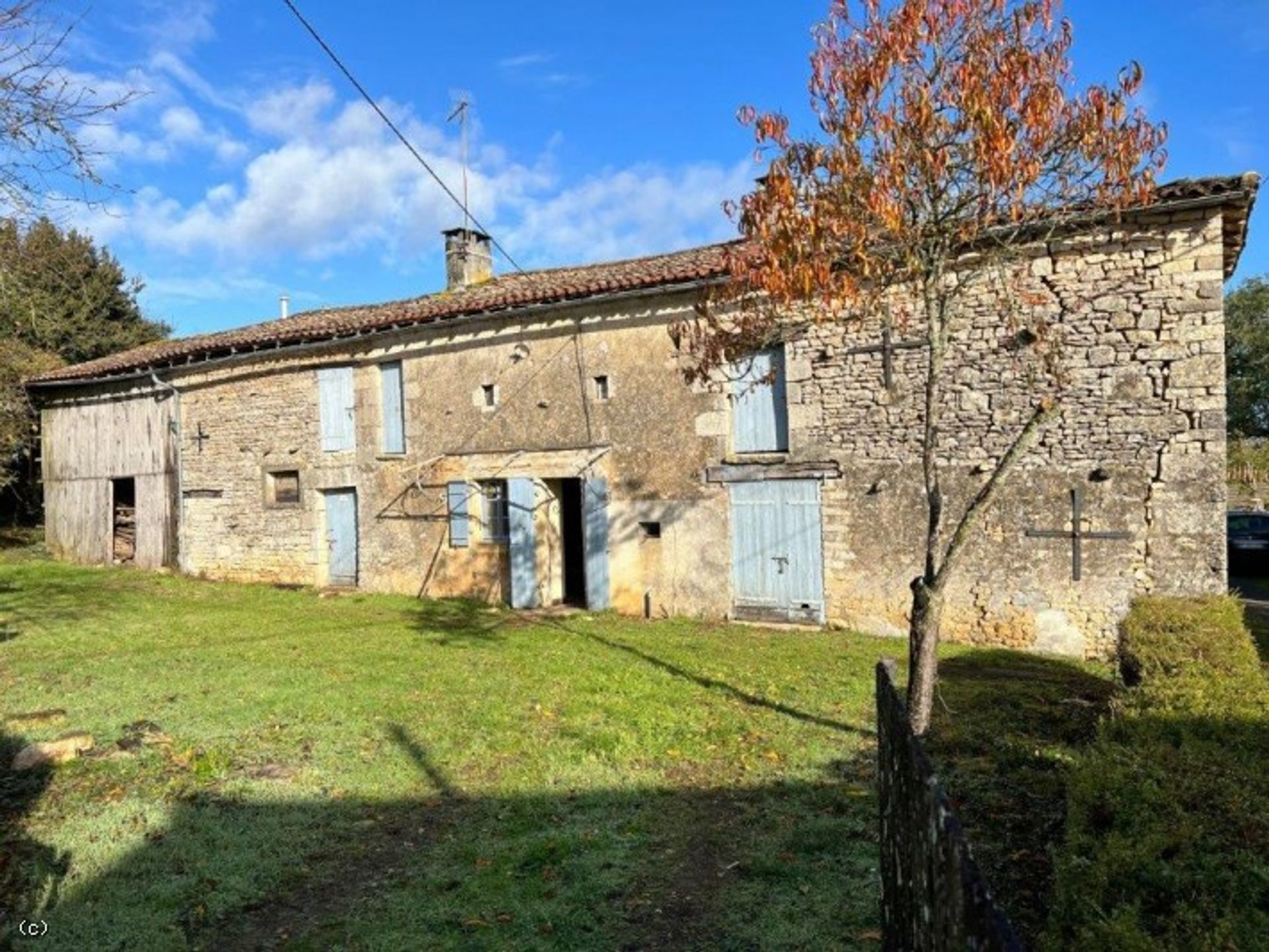 rumah dalam Ruffec, Nouvelle-Aquitaine 11131114