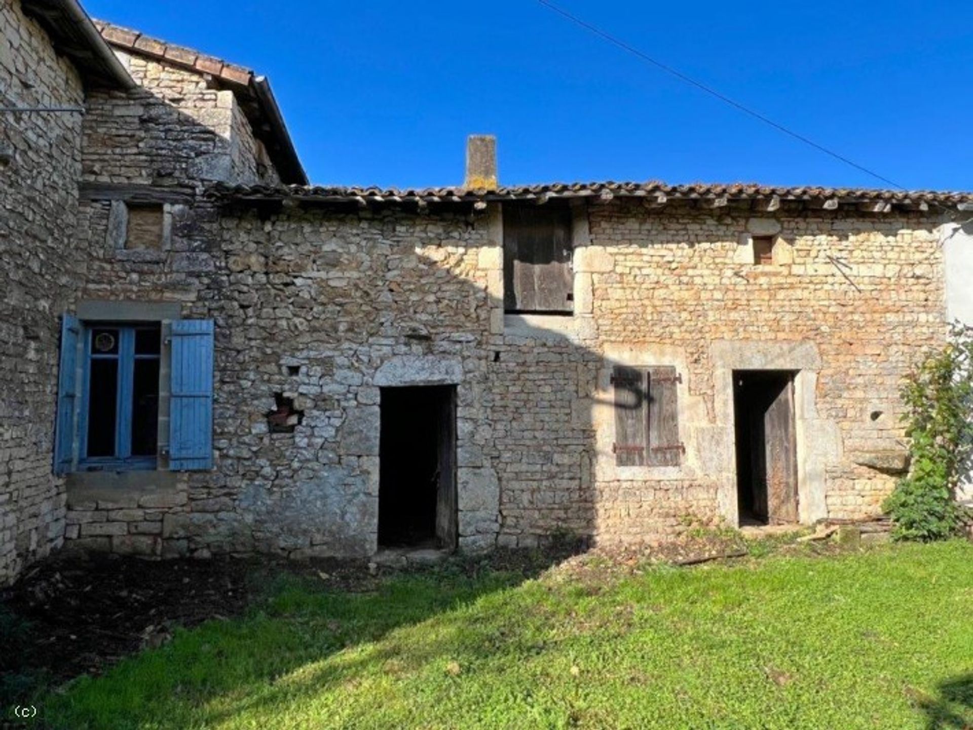 rumah dalam Ruffec, Nouvelle-Aquitaine 11131114