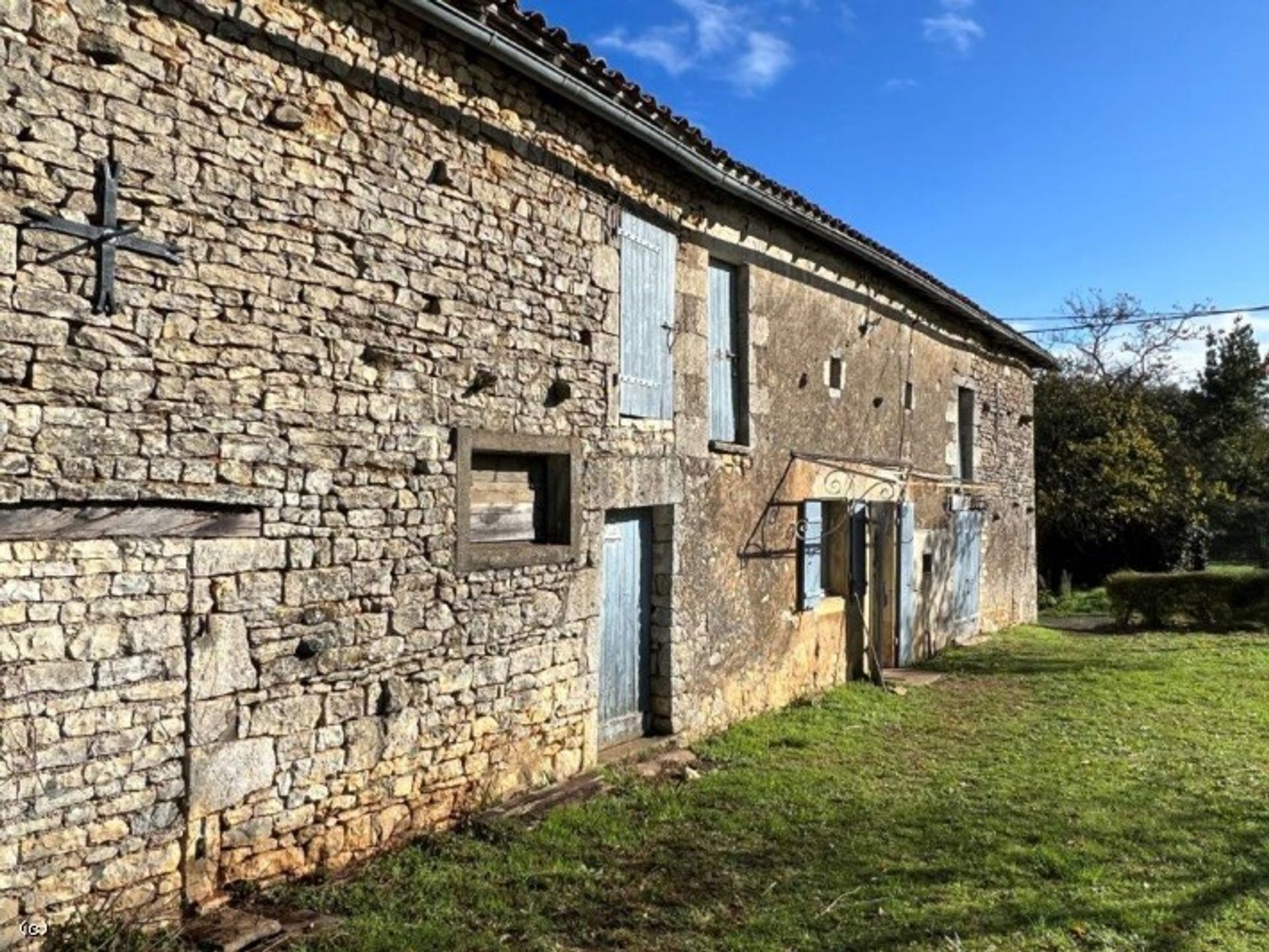 rumah dalam Ruffec, Nouvelle-Aquitaine 11131114