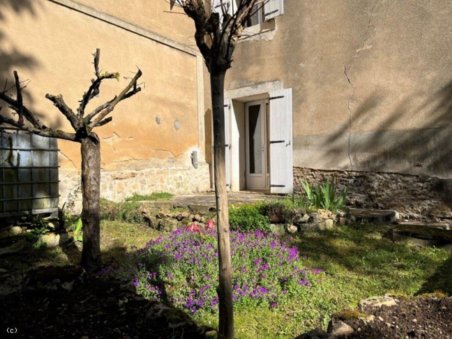 rumah dalam Charroux, Nouvelle-Aquitaine 11131126