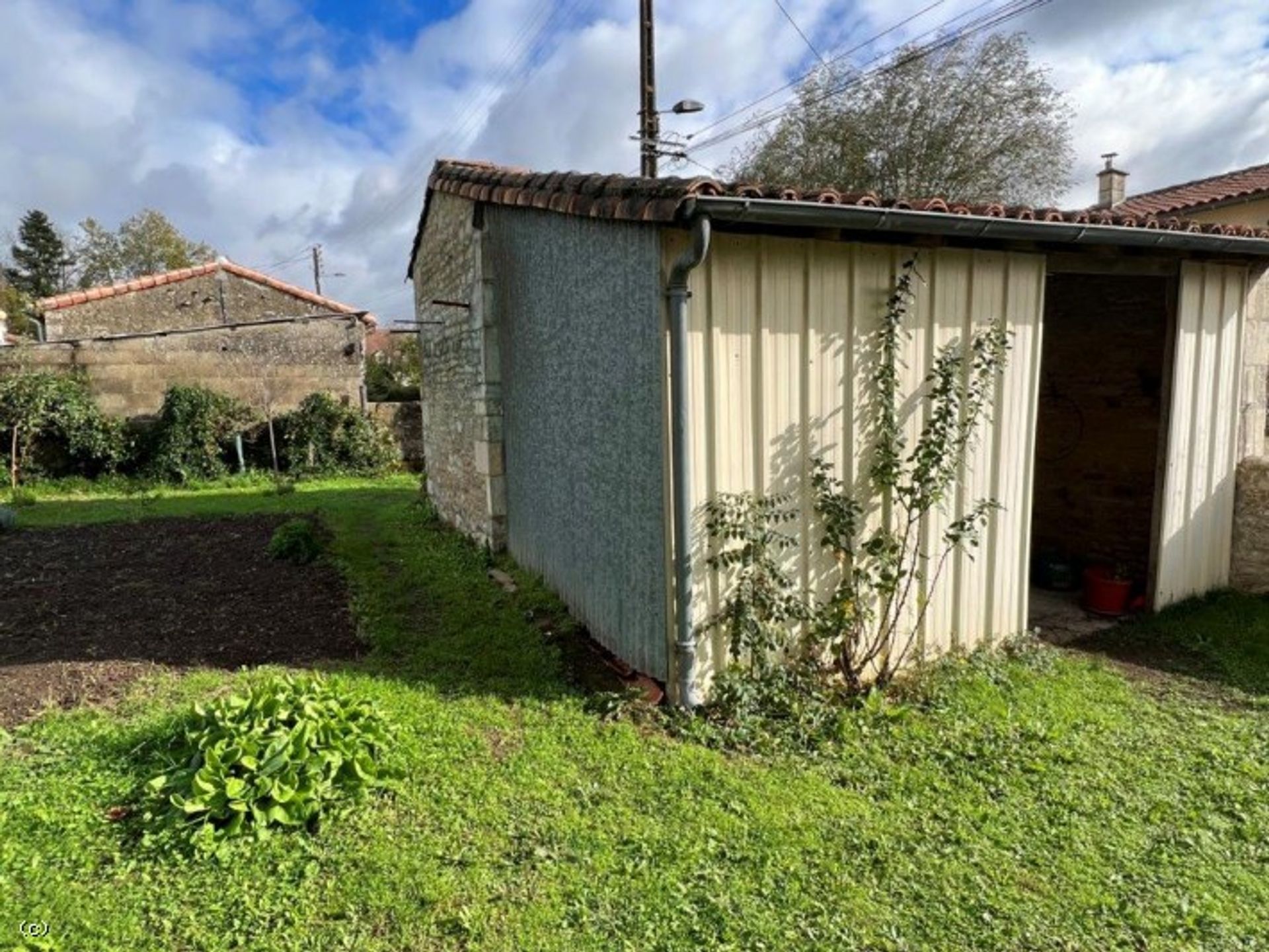 Hus i Villefagnan, Nouvelle-Aquitaine 11131130