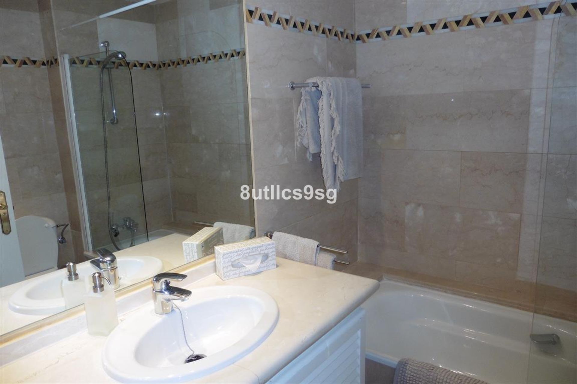 Condominium in Marbella, Andalucía 11131506