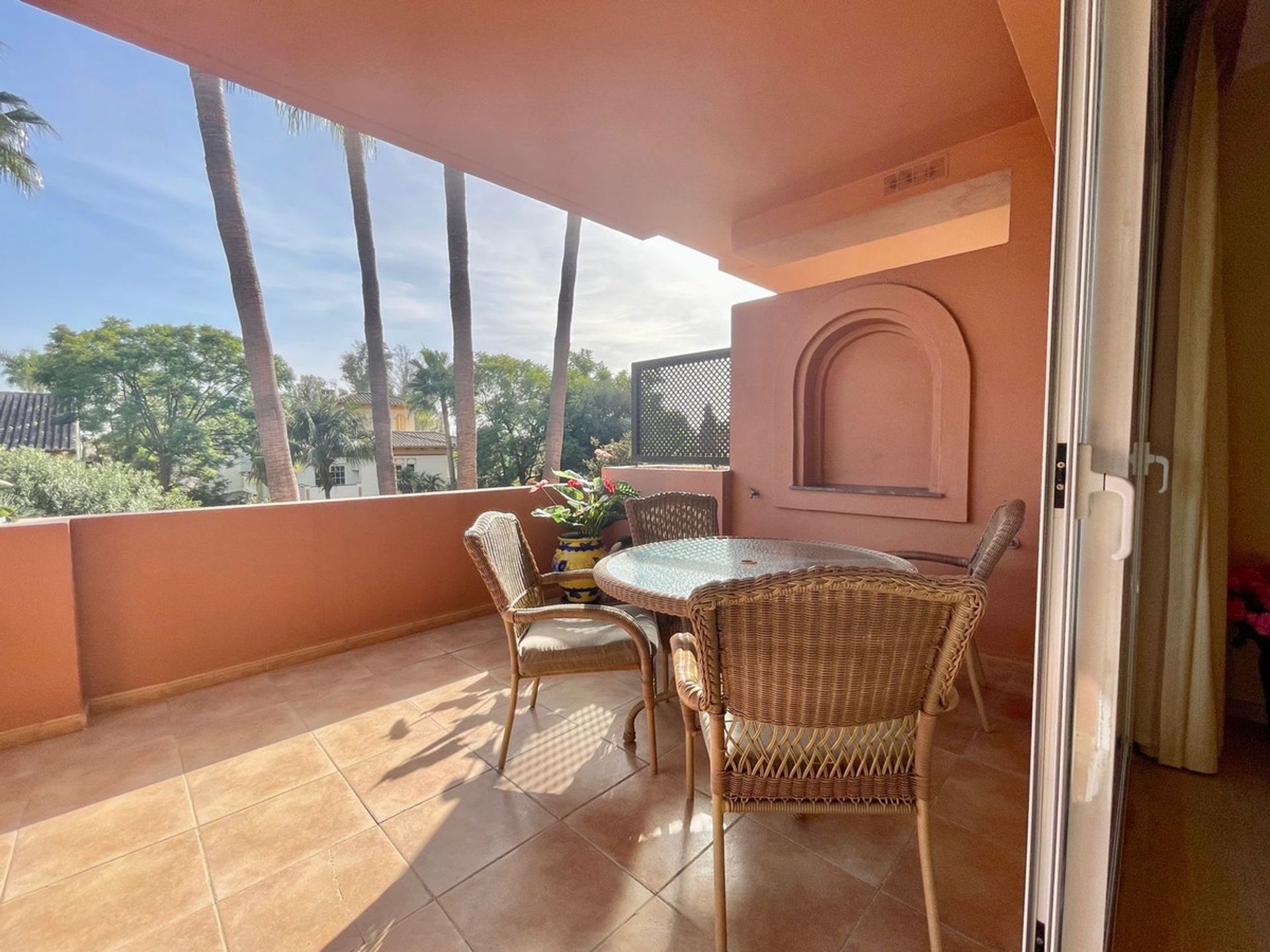 Condominium in Marbella, Andalucía 11131733