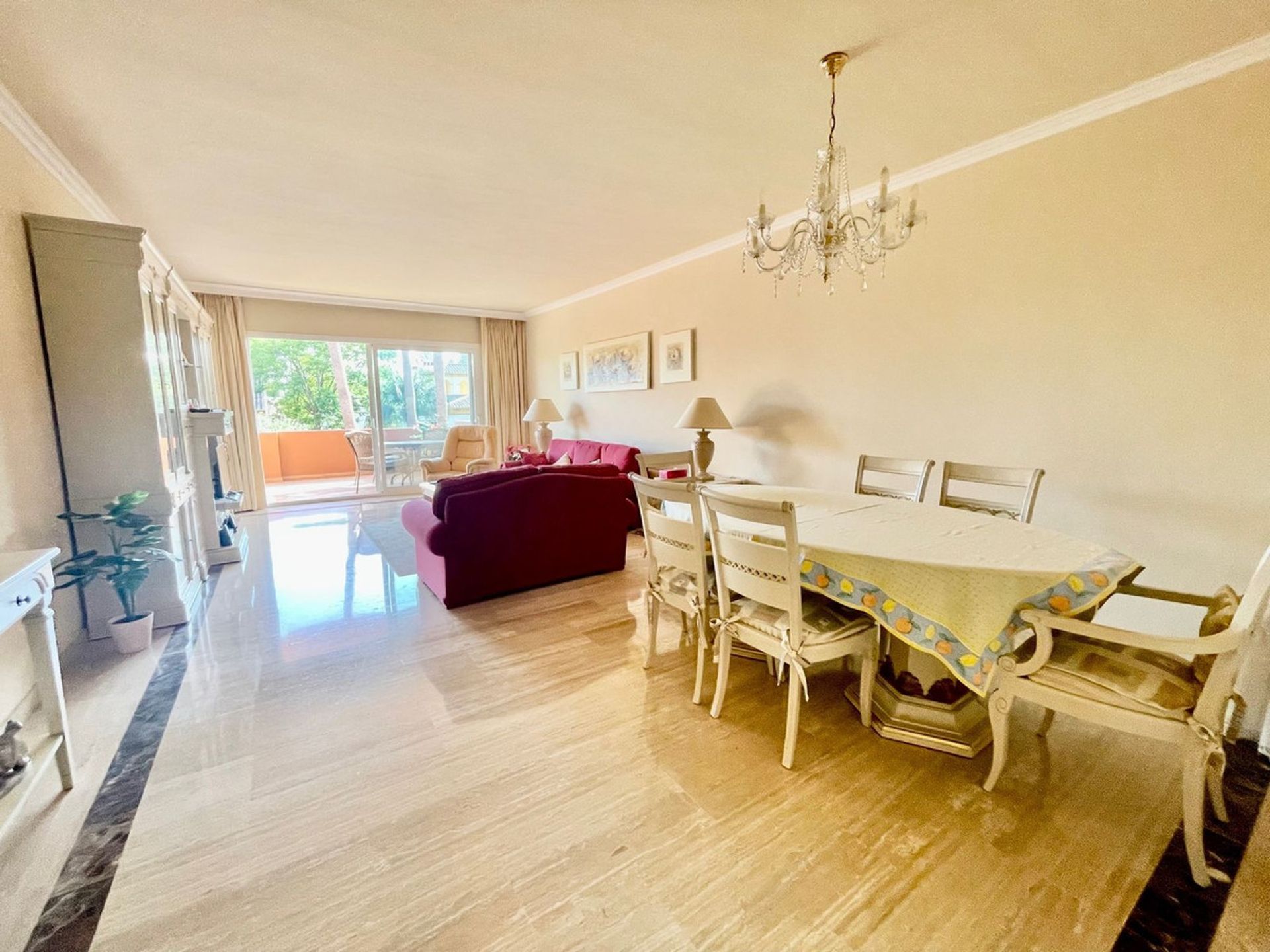 Condominium in Marbella, Andalucía 11131733