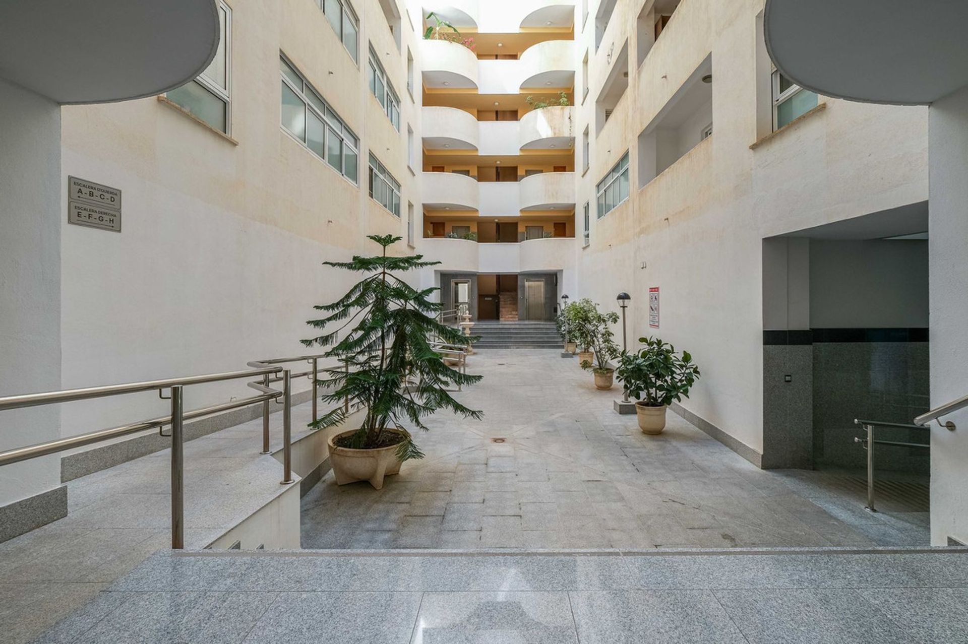 Condominium in Fuengirola, Andalucía 11133157