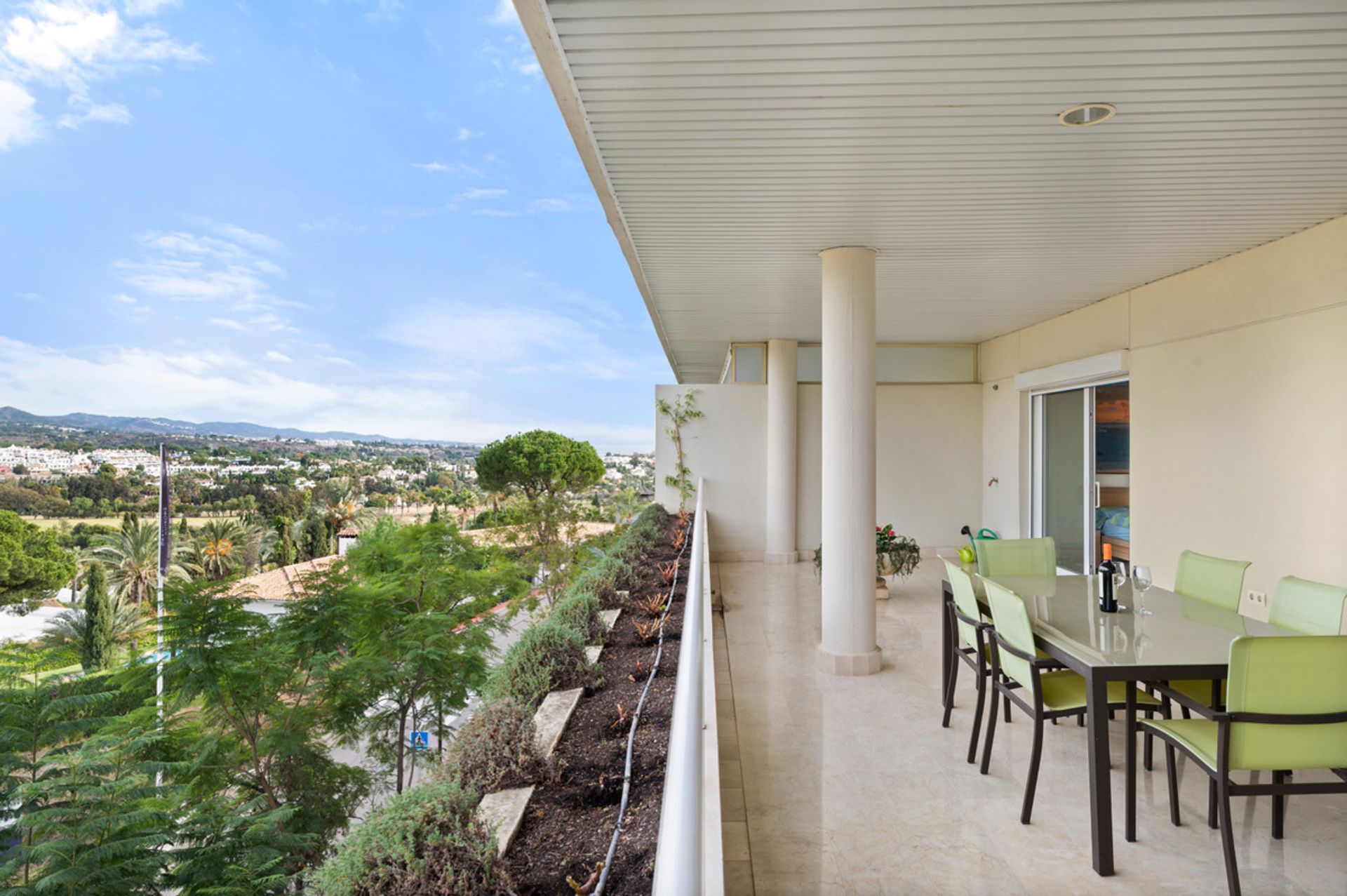 Condominium in Marbella, Andalucía 11133425