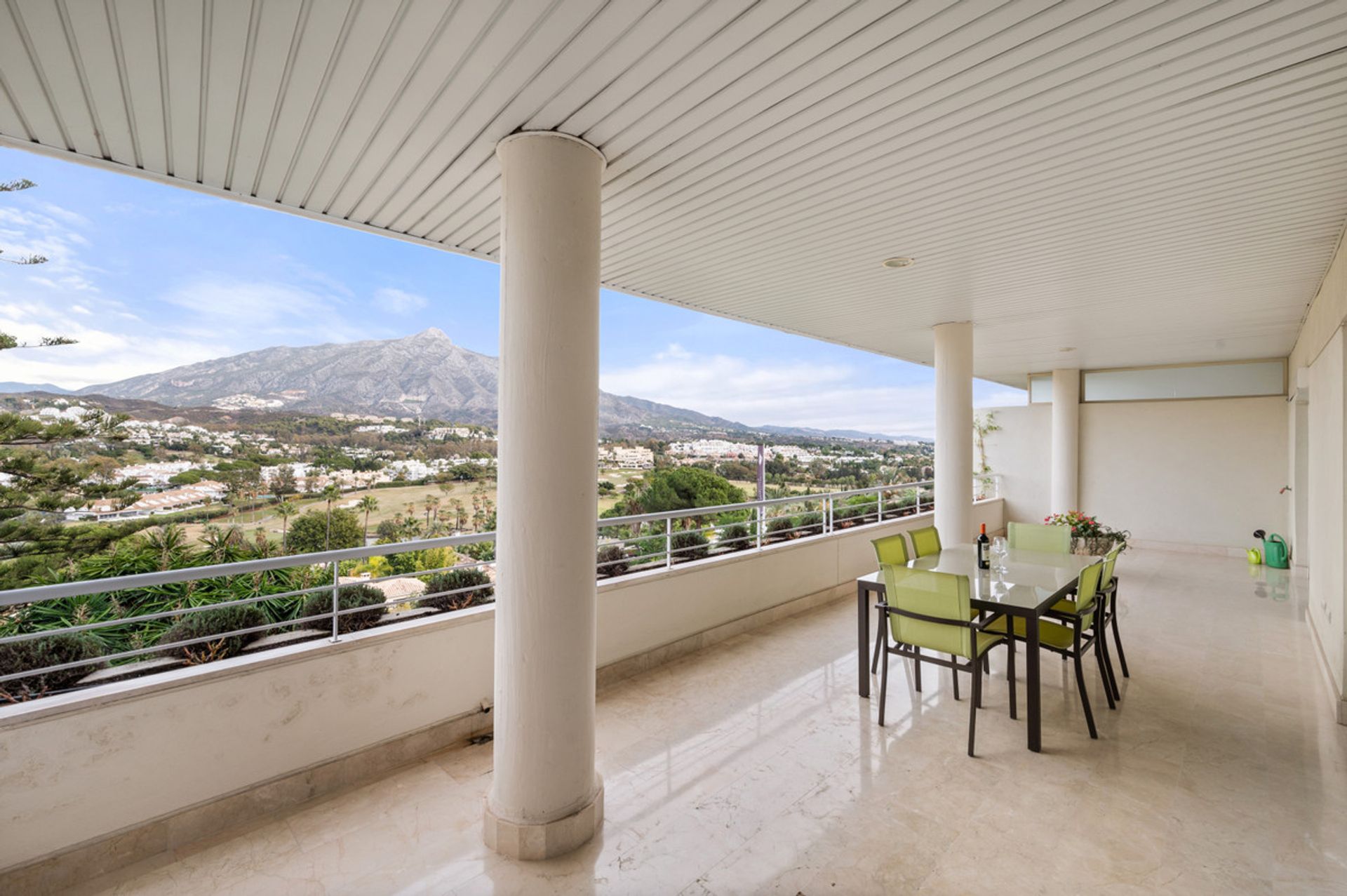 Condominium in Marbella, Andalucía 11133425