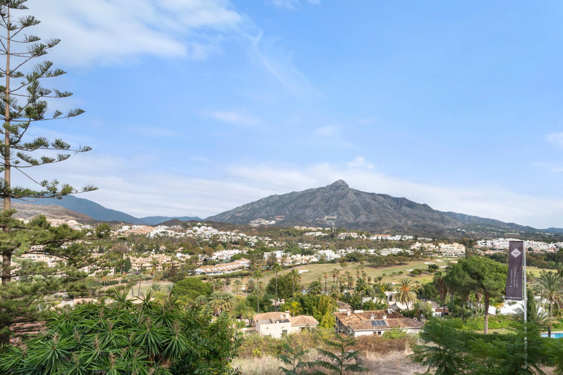 Condominium in Marbella, Andalucía 11133425