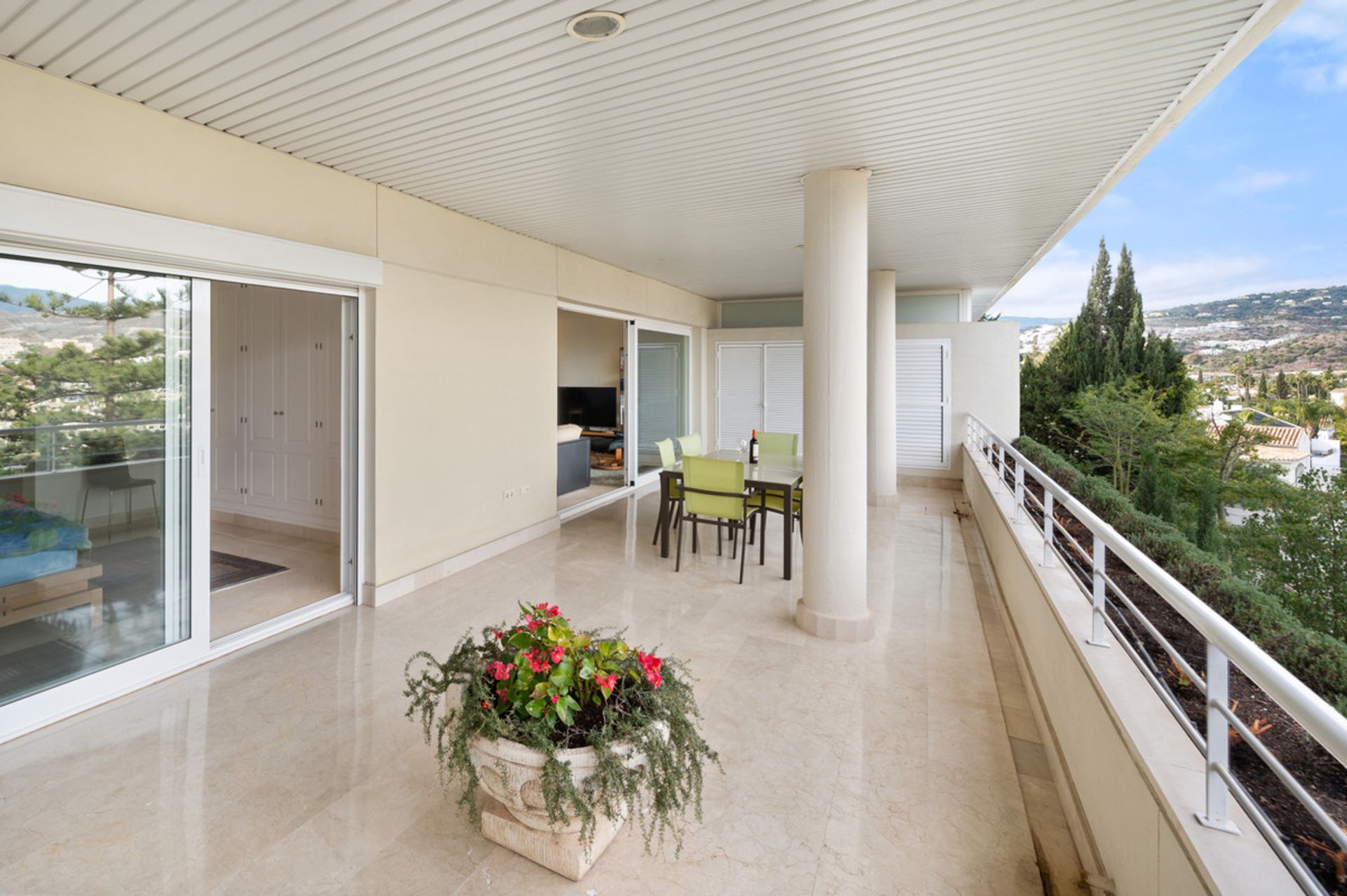 Condominium in Marbella, Andalucía 11133425