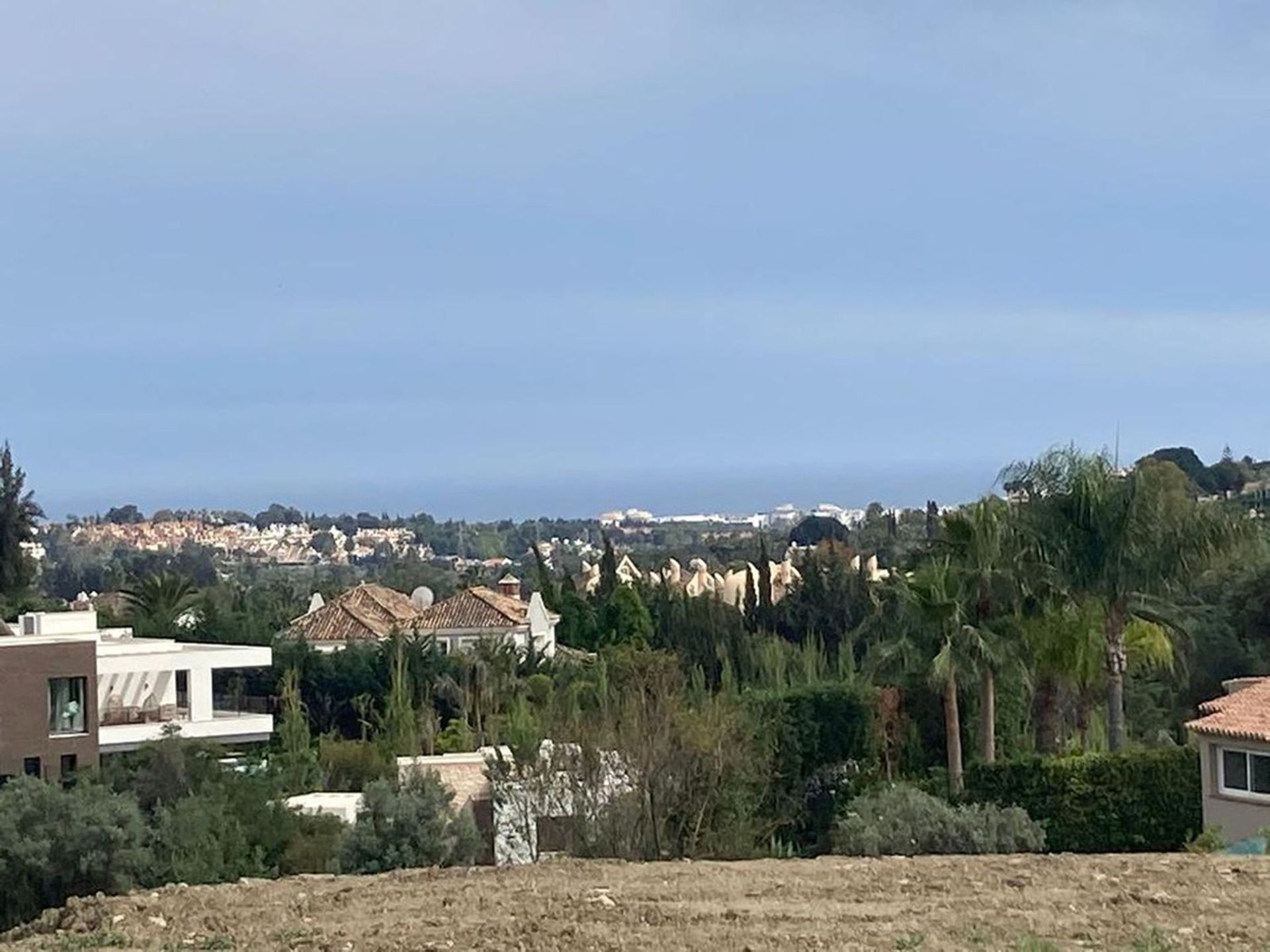 Land in Marbella, Andalucía 11133527