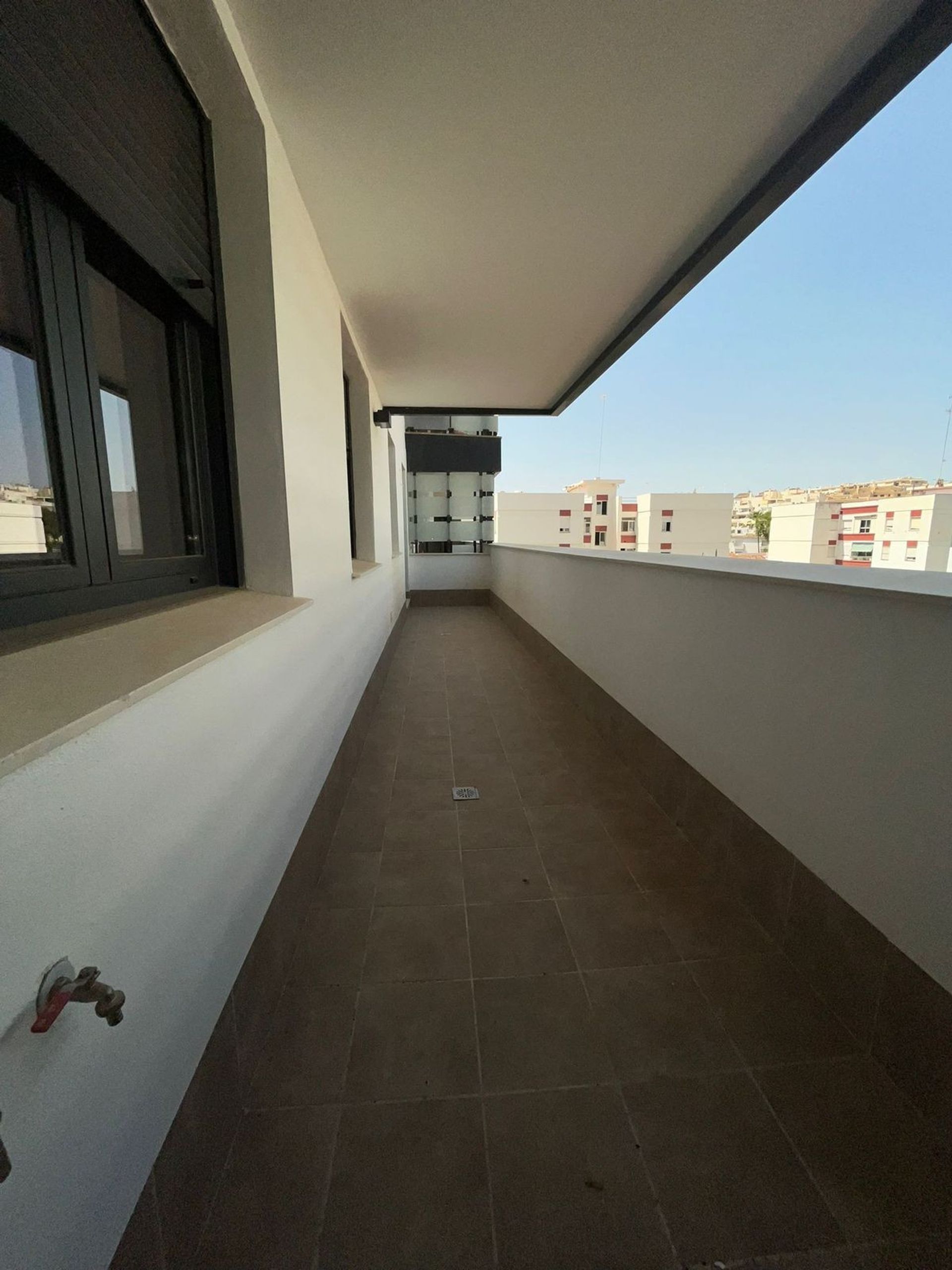 Condominium in Estepona, Andalucía 11134641