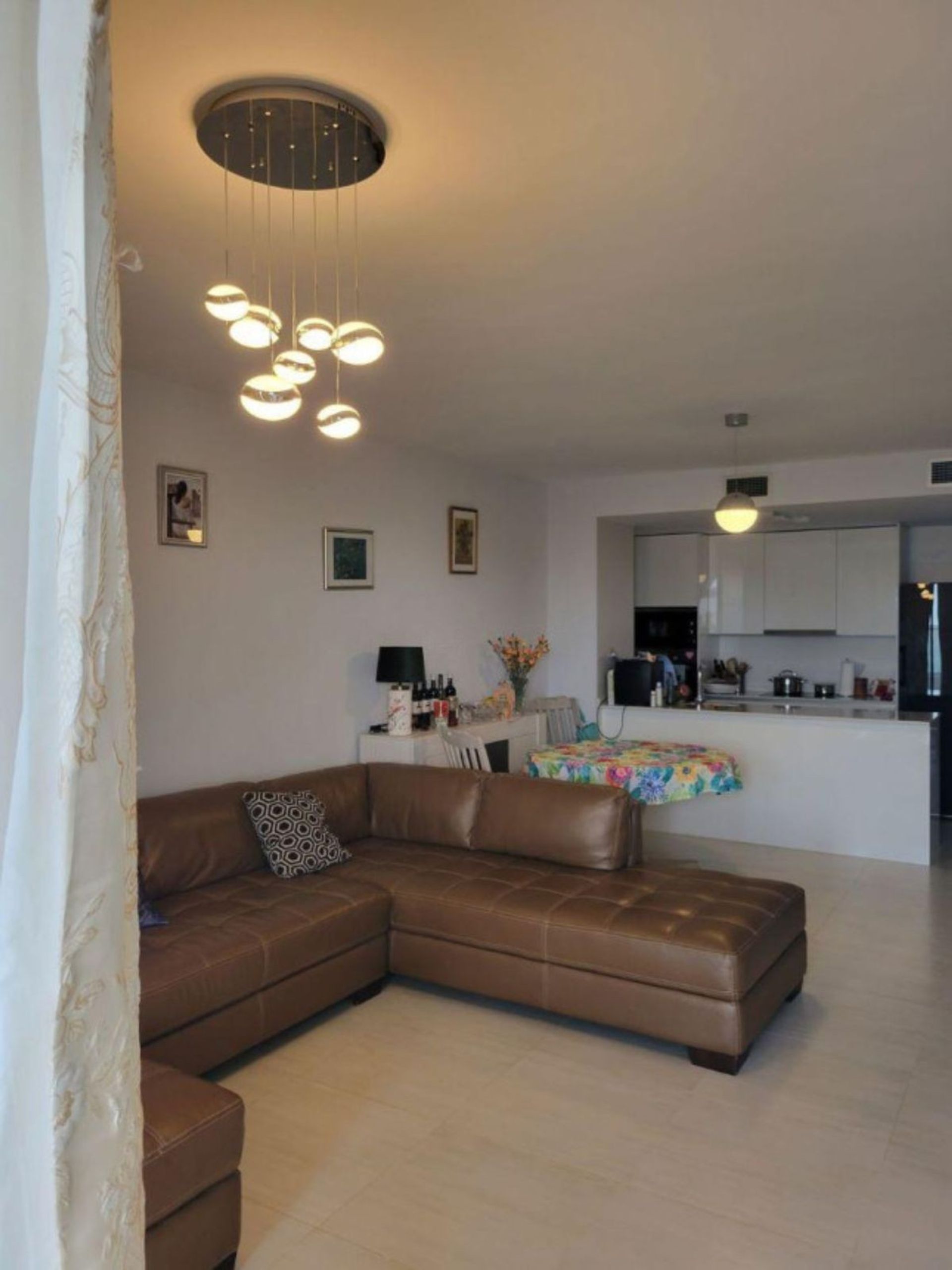 Condominium in Estepona, Andalucía 11134685