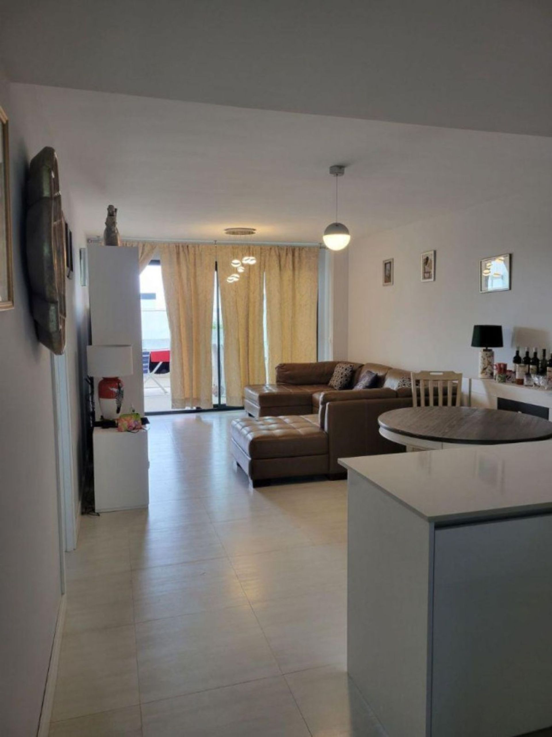 Condominium in Estepona, Andalucía 11134685