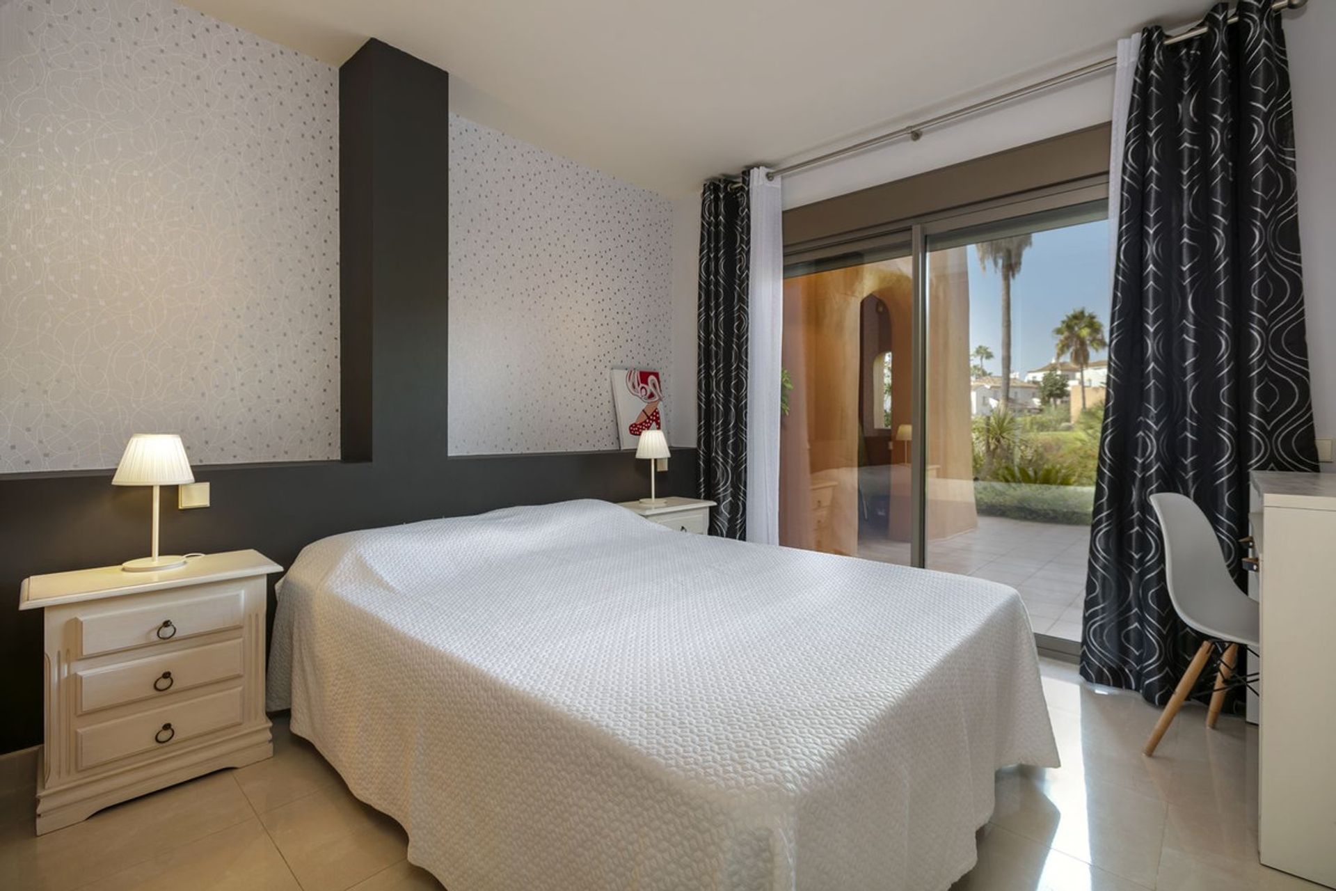 Condominium in Estepona, Andalucía 11134692