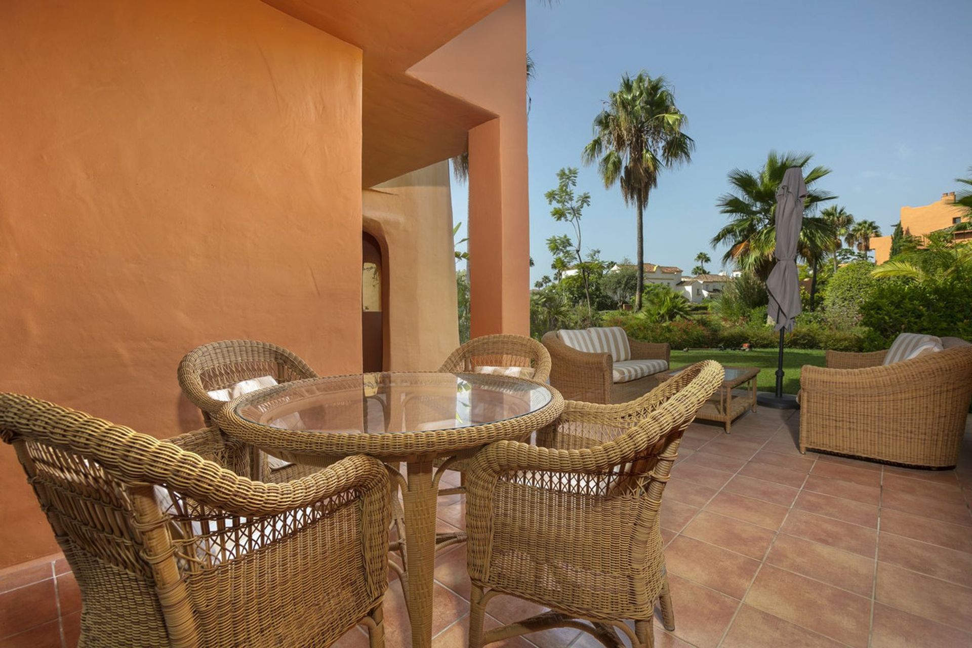 Condominium in Estepona, Andalucía 11134692