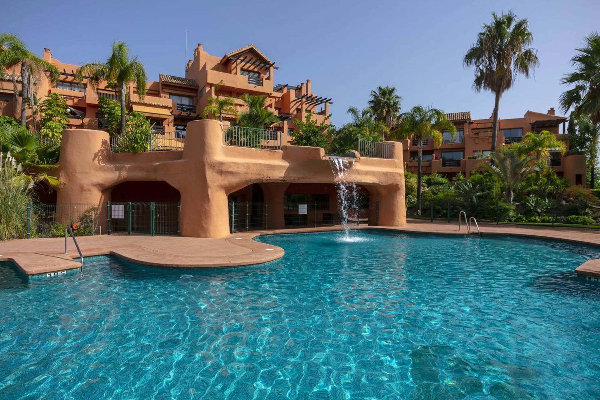 Condominium in Estepona, Andalucía 11134692