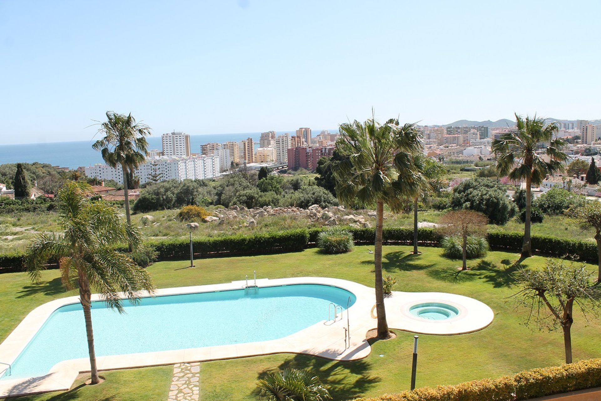 Condominium in Fuengirola, Andalucía 11134994