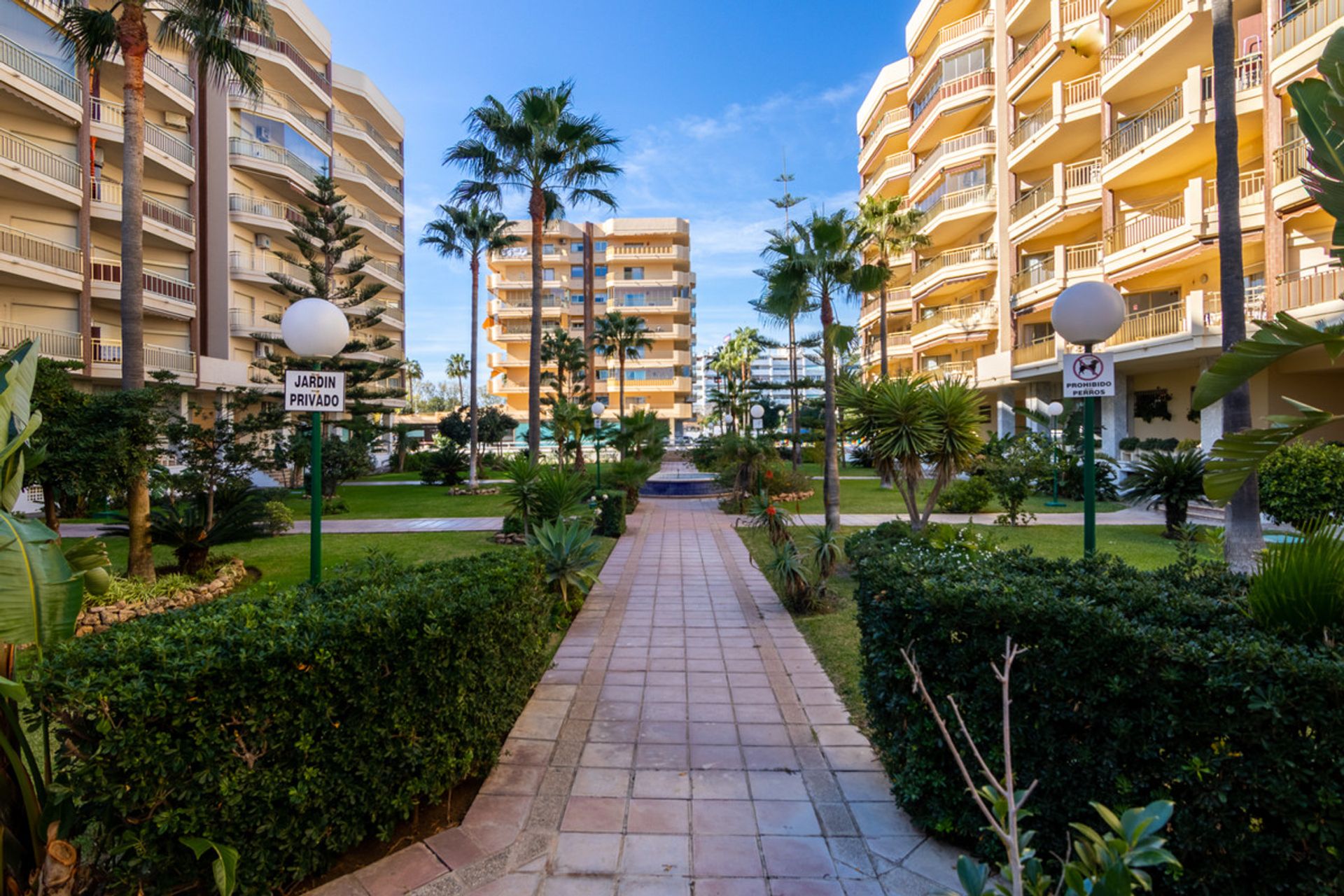 Condominium in Fuengirola, Andalucía 11135044