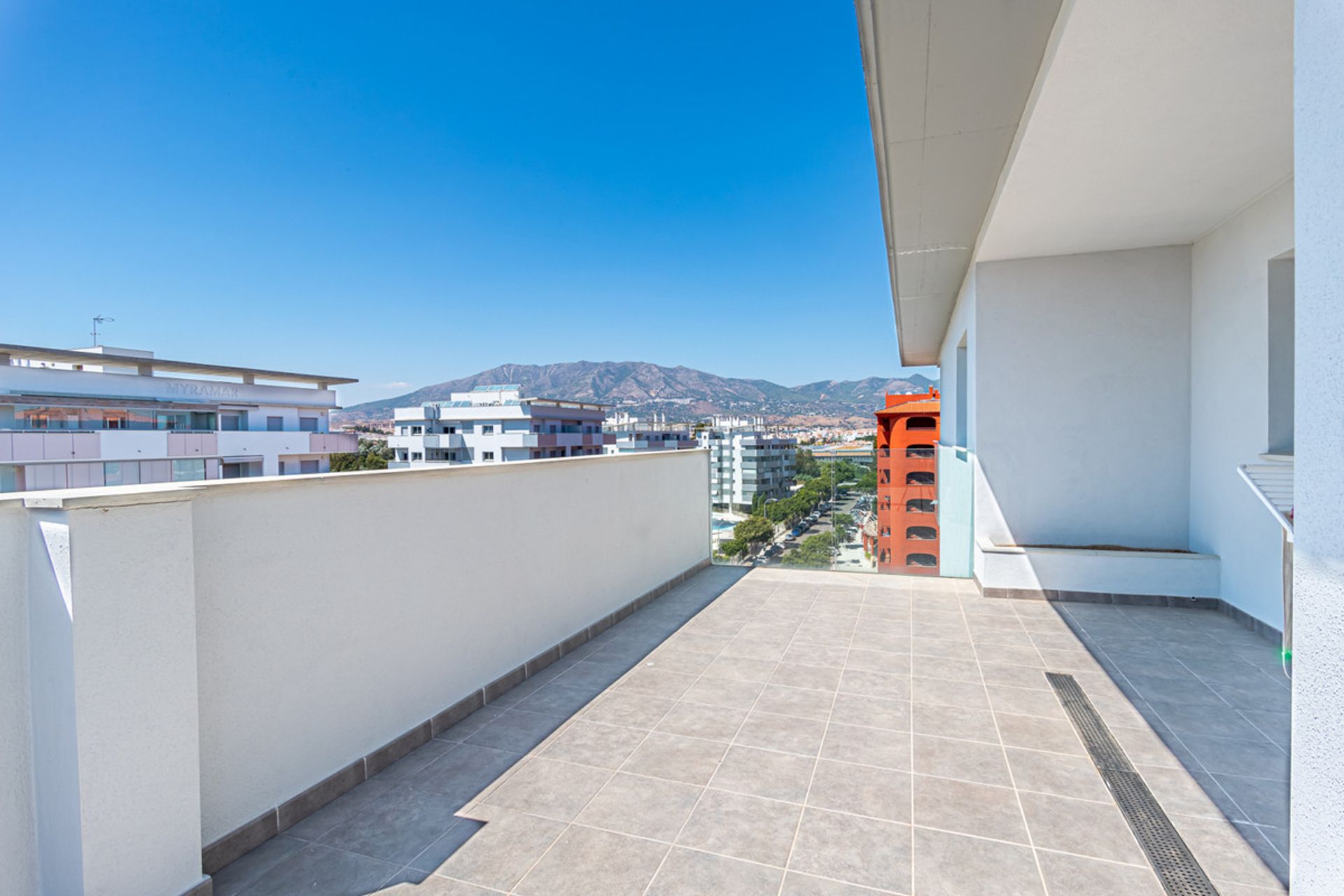 Condominio nel Fuengirola, Andalucía 11135076