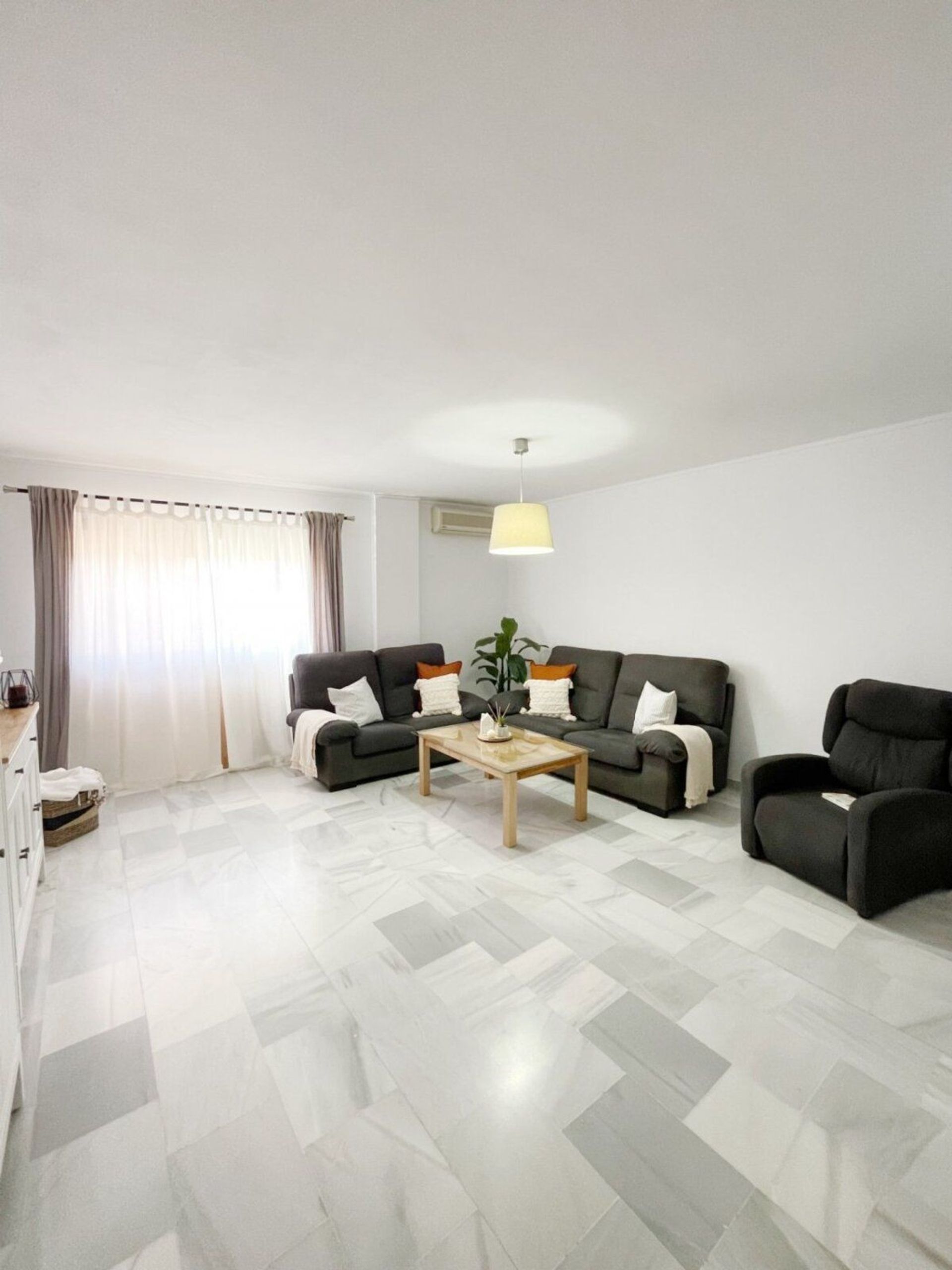 Condominium in Las Lagunas de Mijas, Andalucía 11135744