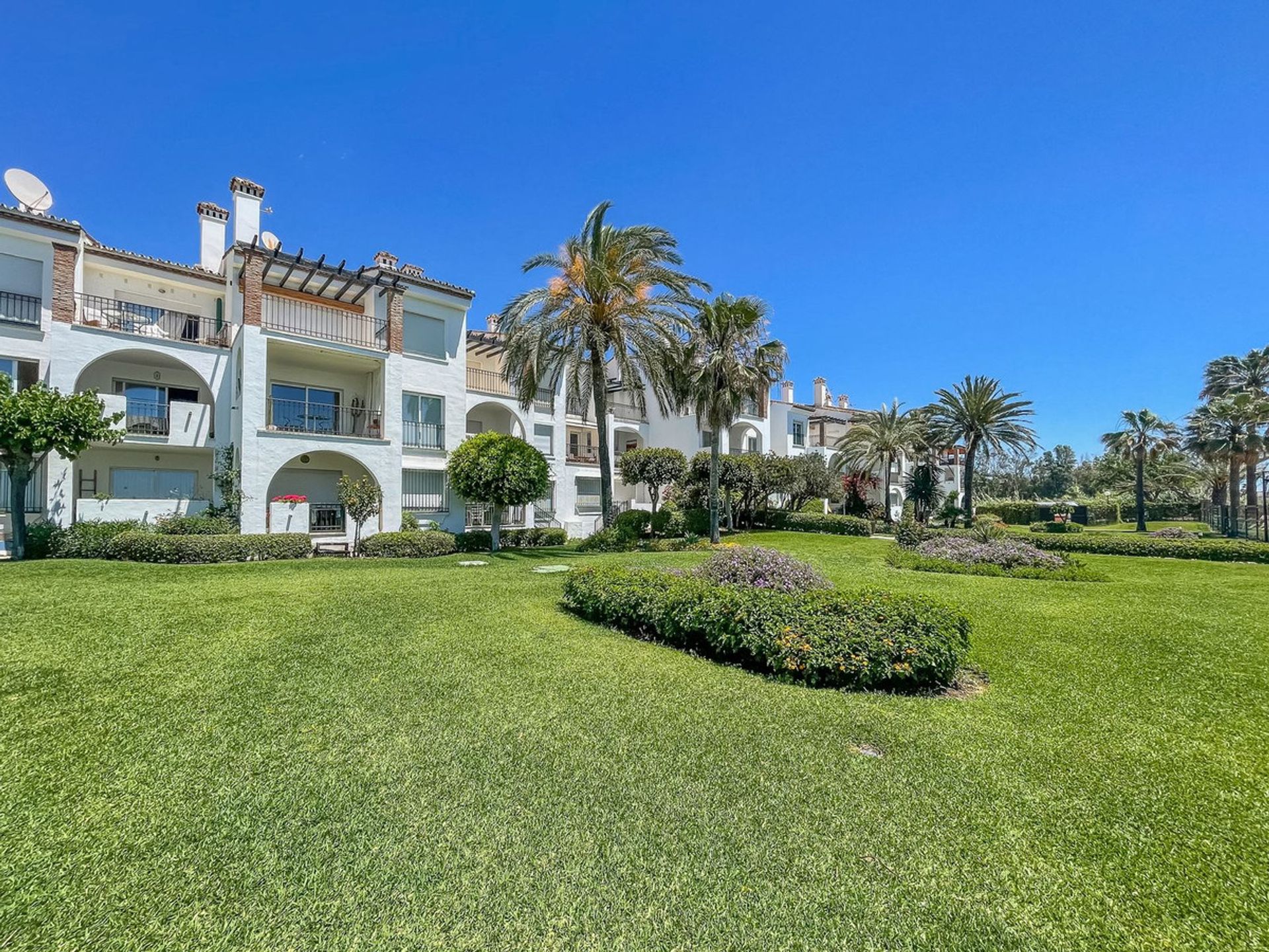 Condominium in Marbella, Andalucía 11136492