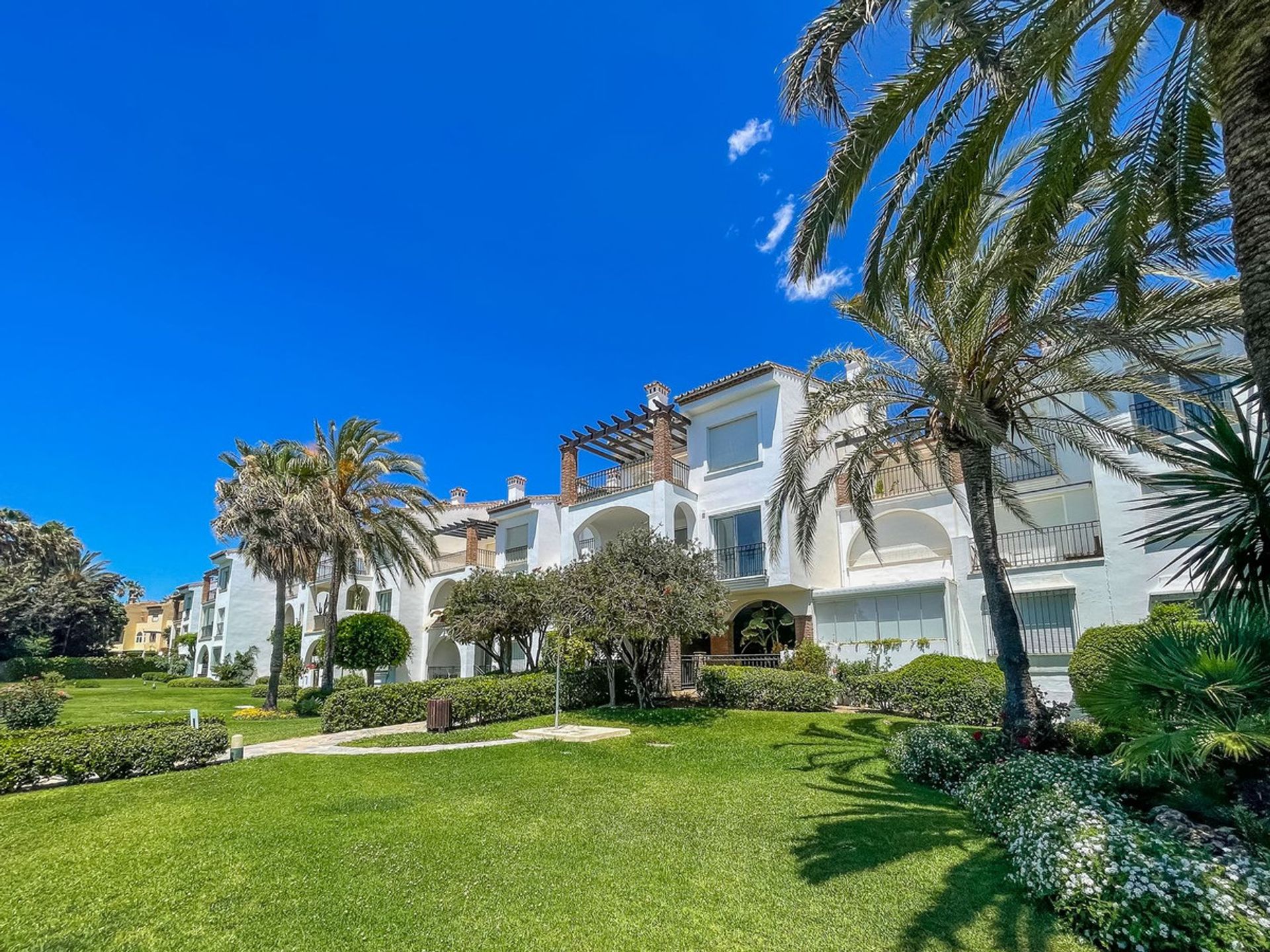 Condominium in Marbella, Andalucía 11136492