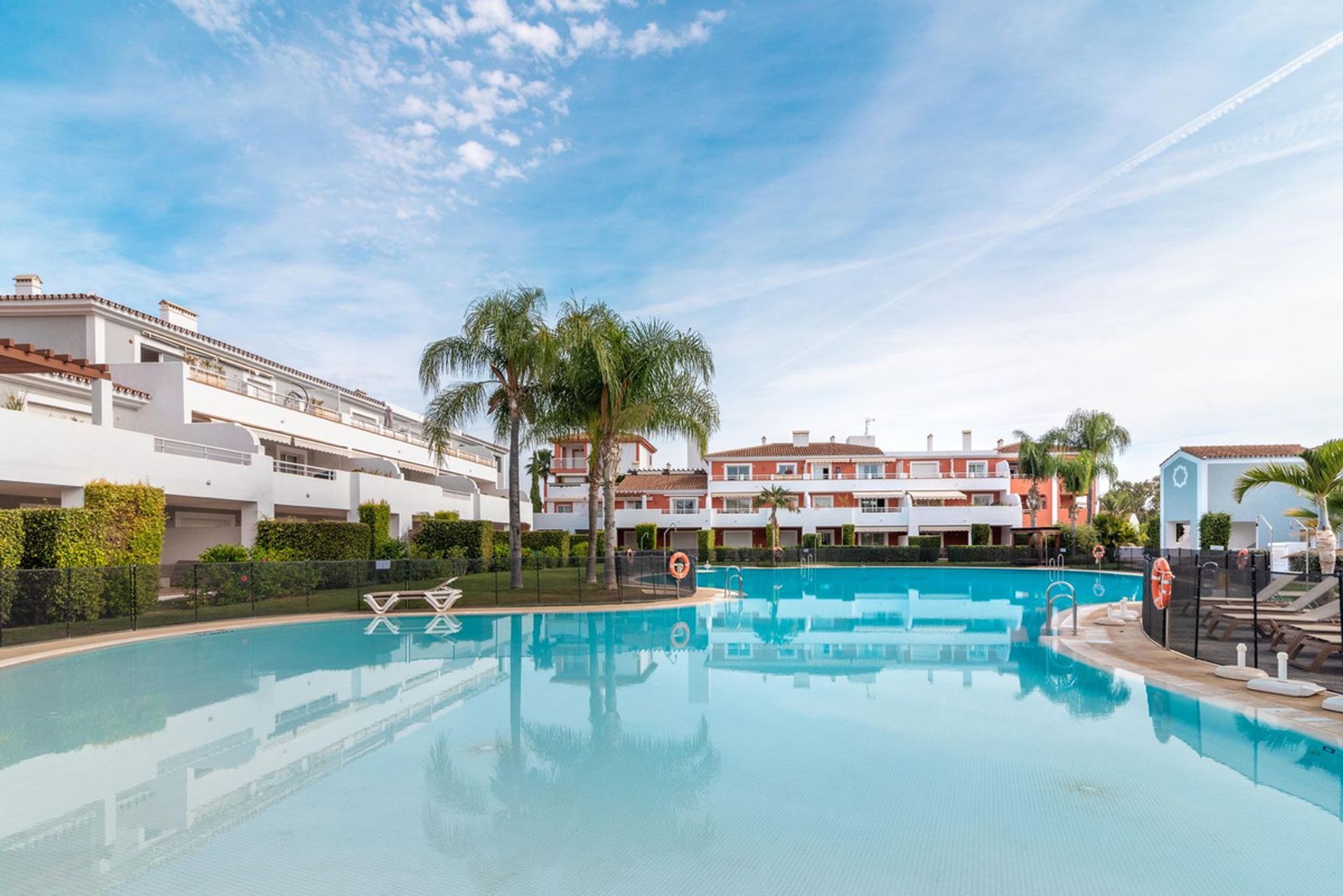 Condominium in Estepona, Andalusia 11136824