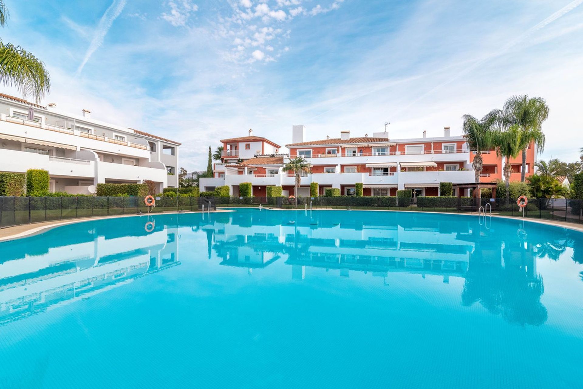 Condominium in Estepona, Andalusia 11136824