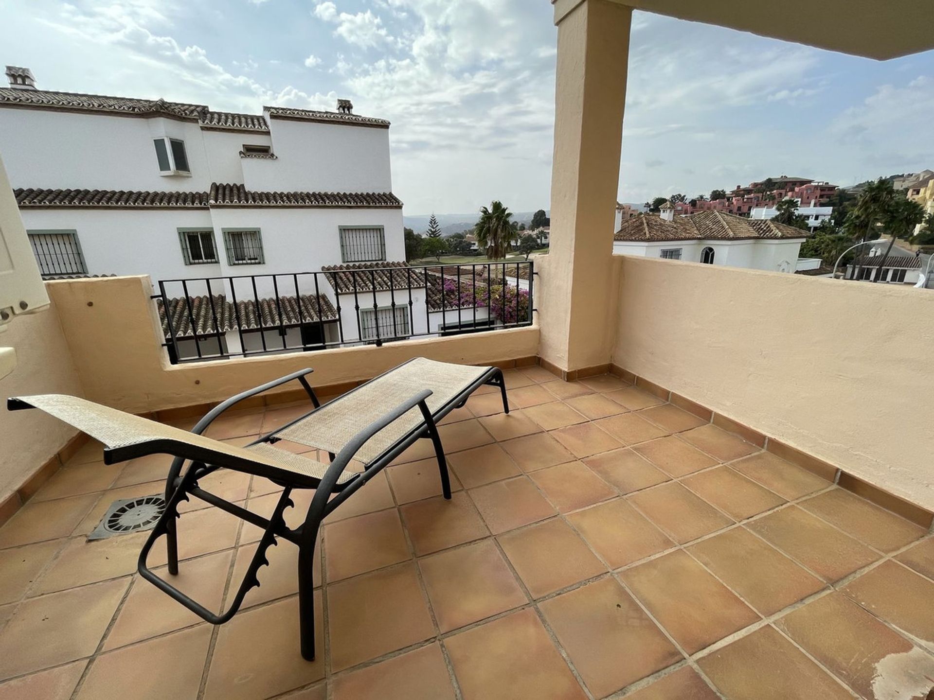 Condominium in Puerto de la Duquesa, Andalusia 11138974