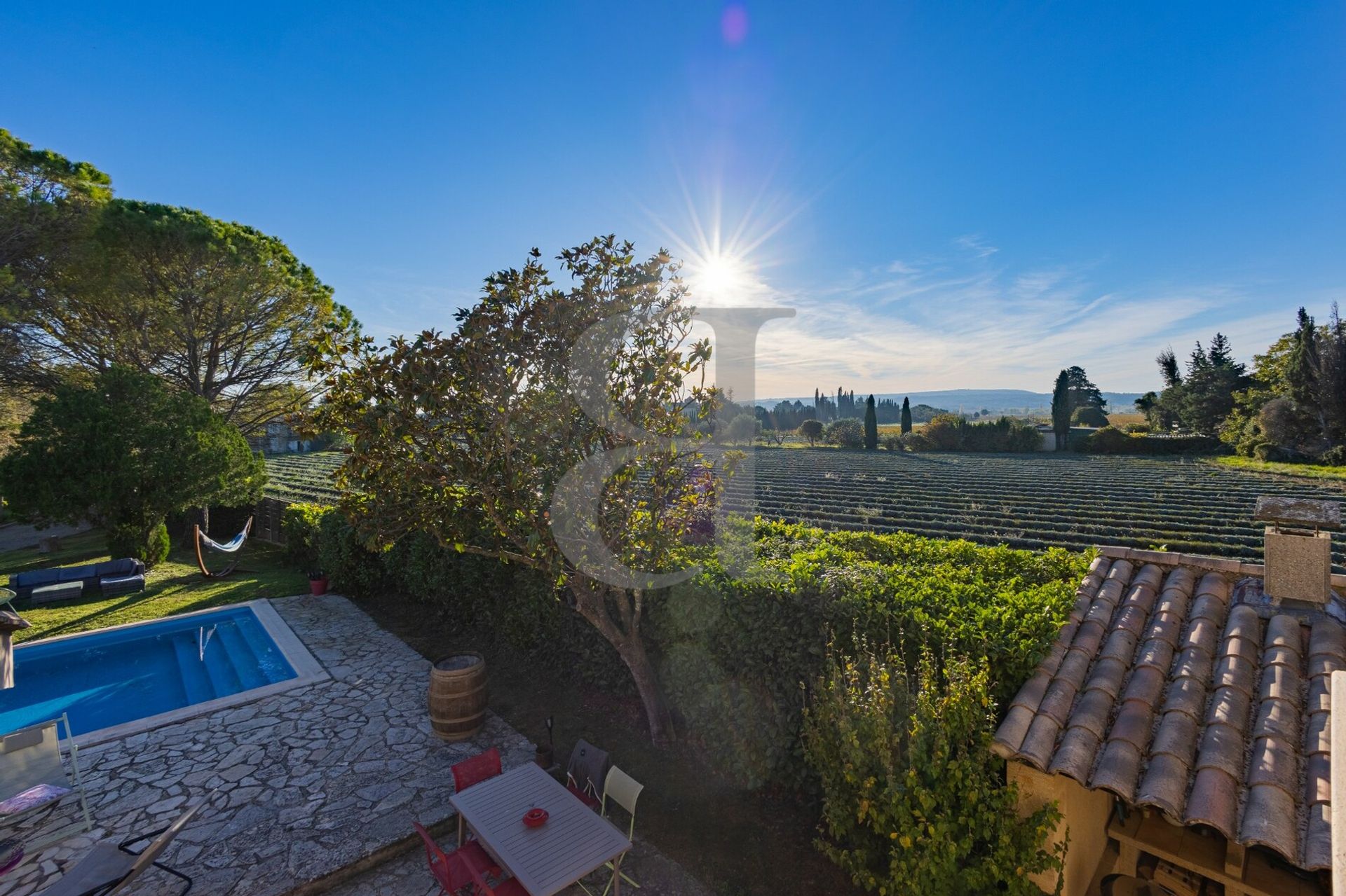 Talo sisään Sainte-Cécile-les-Vignes, Provence-Alpes-Côte d'Azur 11139927