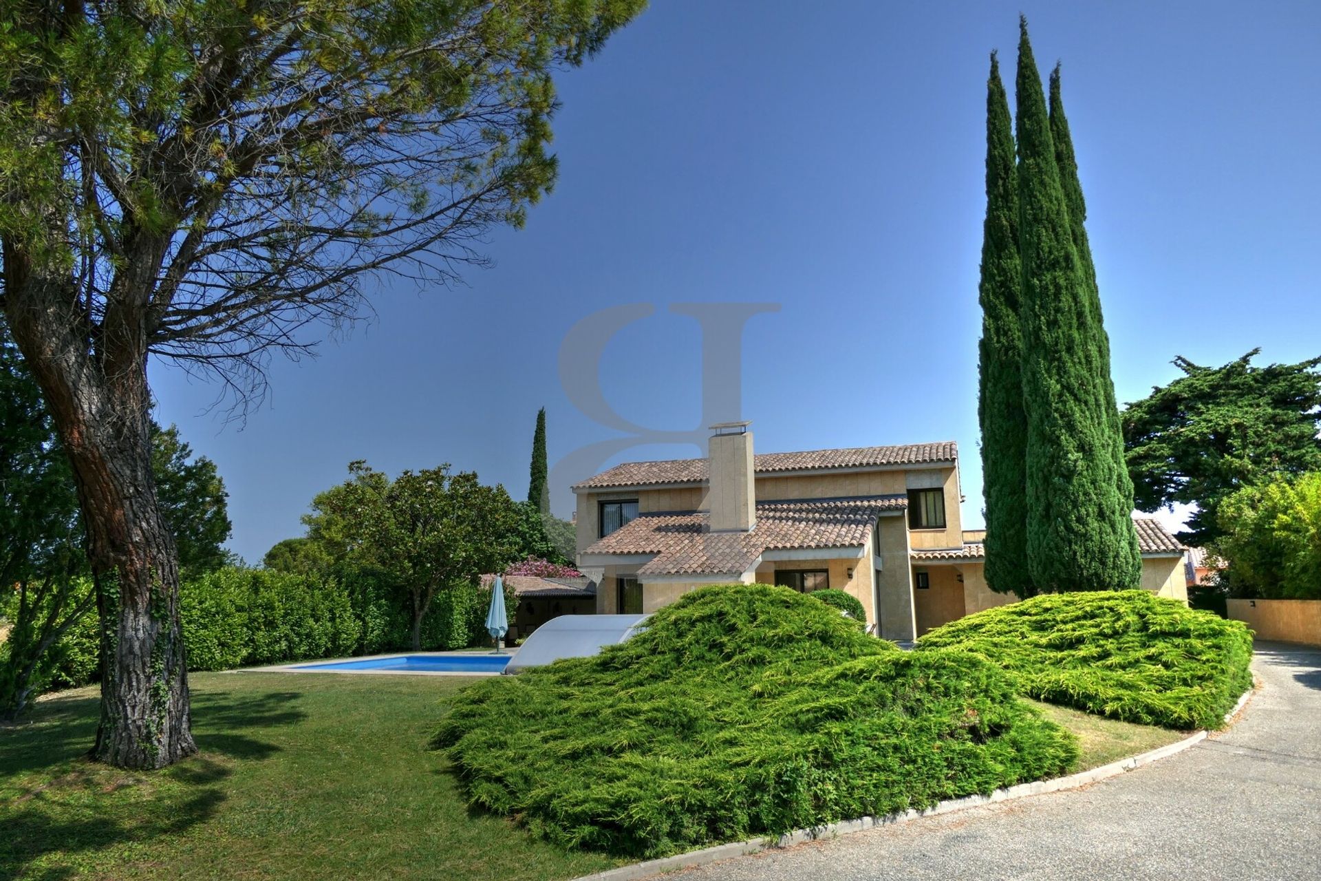 Hus i Sainte-Cecile-les-Vignes, Provence-Alpes-Cote d'Azur 11139927