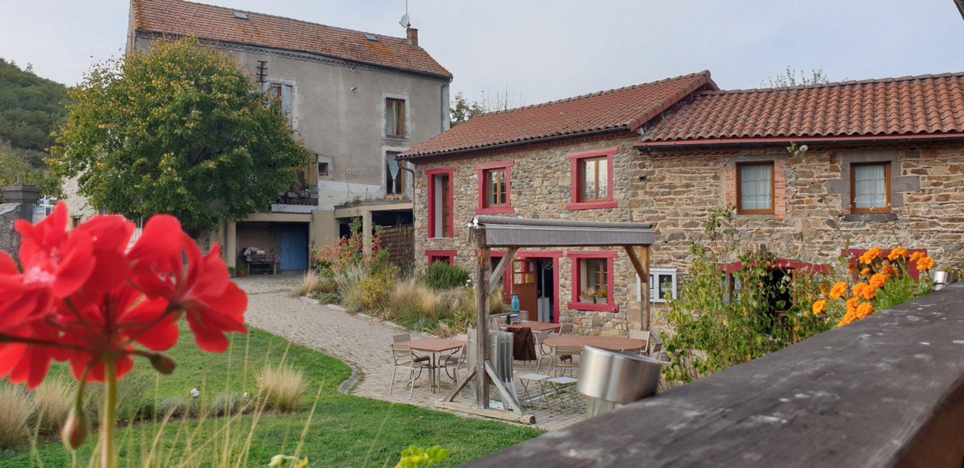 Andere in Blesle, Auvergne-Rhône-Alpes 11140704