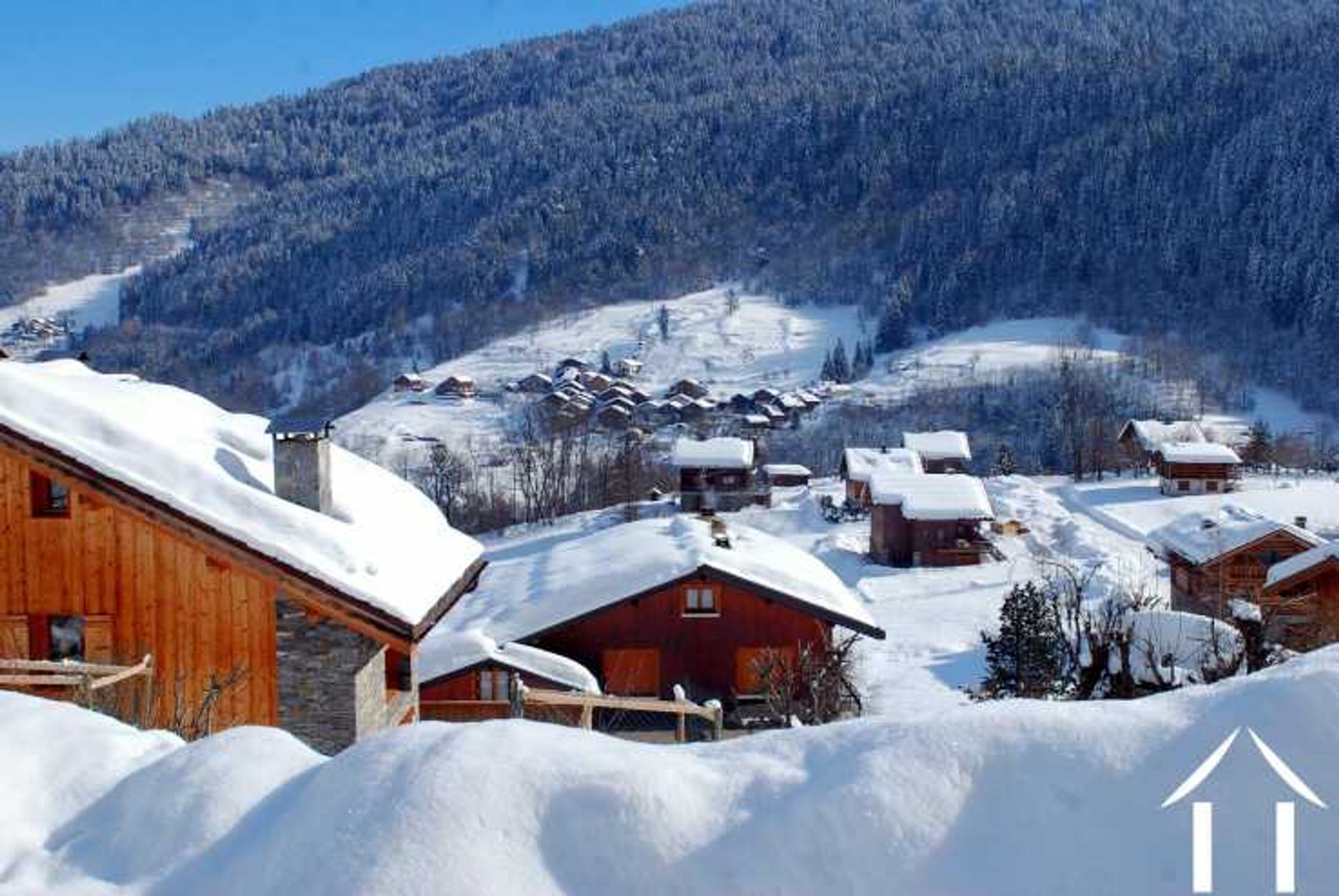 Condominium in Les Allues, Auvergne-Rhône-Alpes 11140983