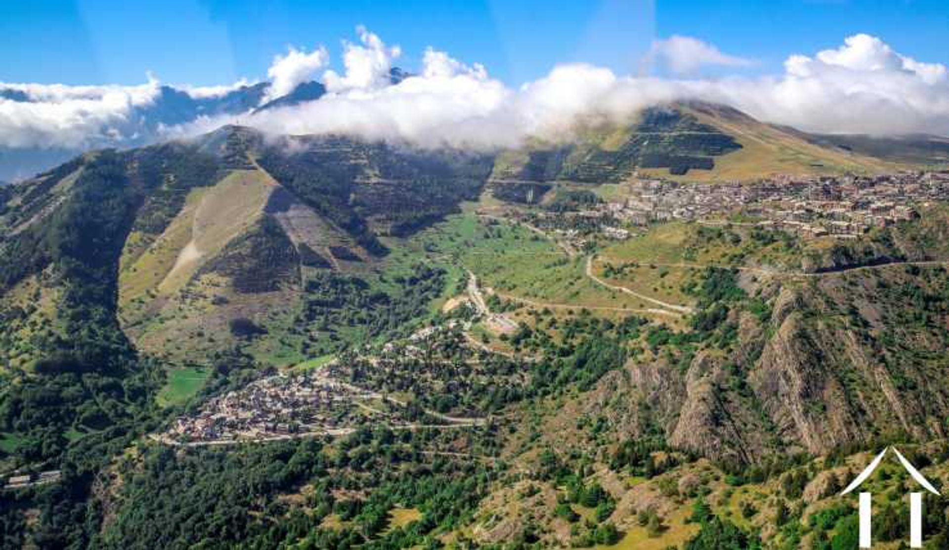 Condominium in Huez, Auvergne-Rhône-Alpes 11141005