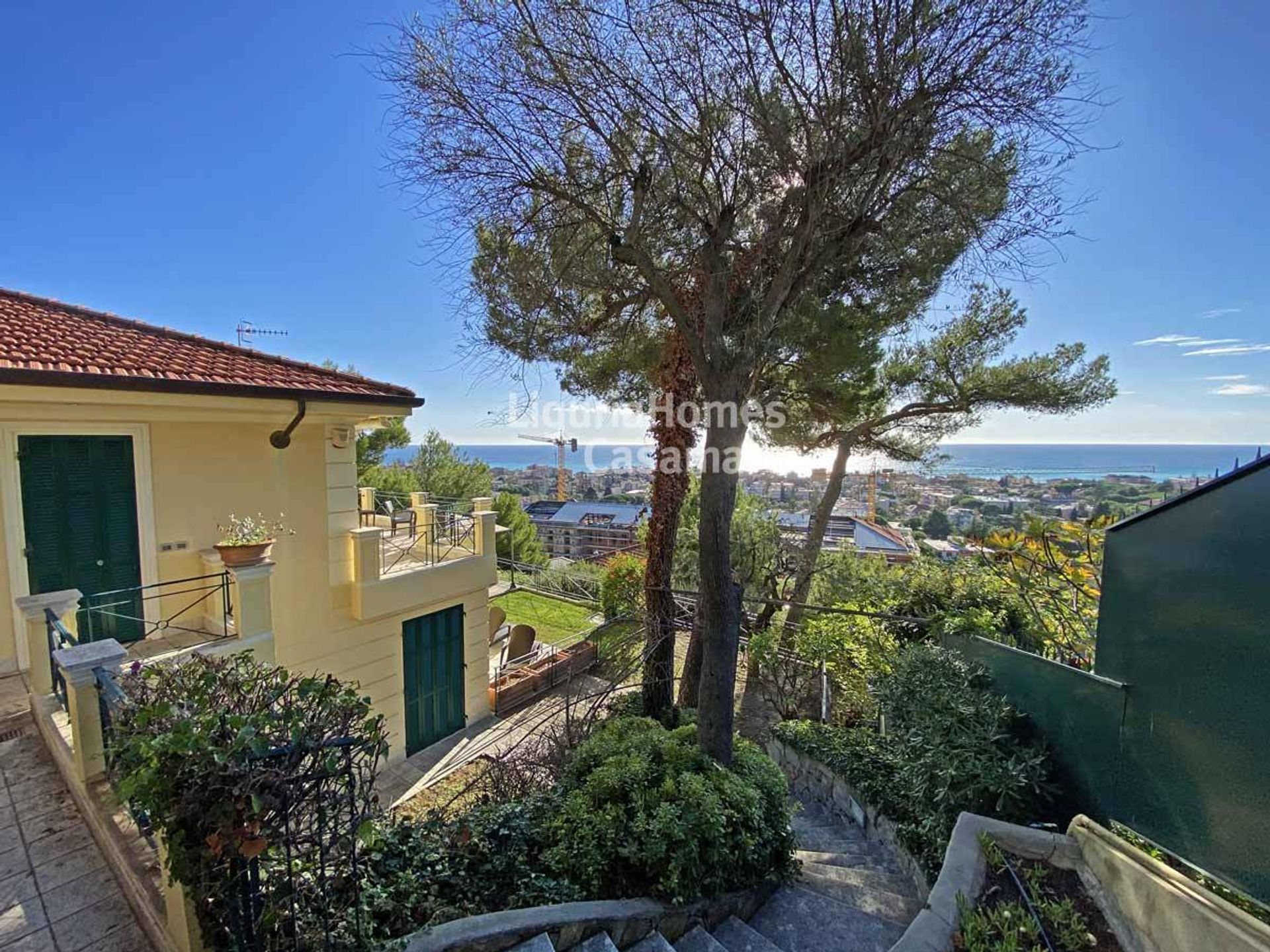 Osakehuoneisto sisään Bordighera, Liguria 11142406