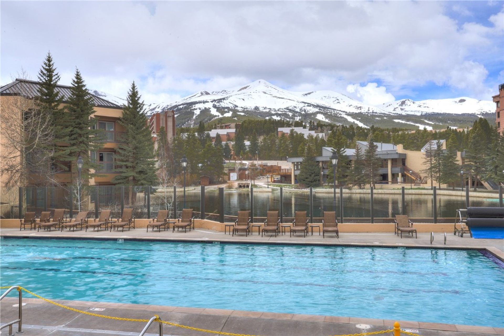 קוֹנדוֹמִינִיוֹן ב Breckenridge, Colorado 11142729