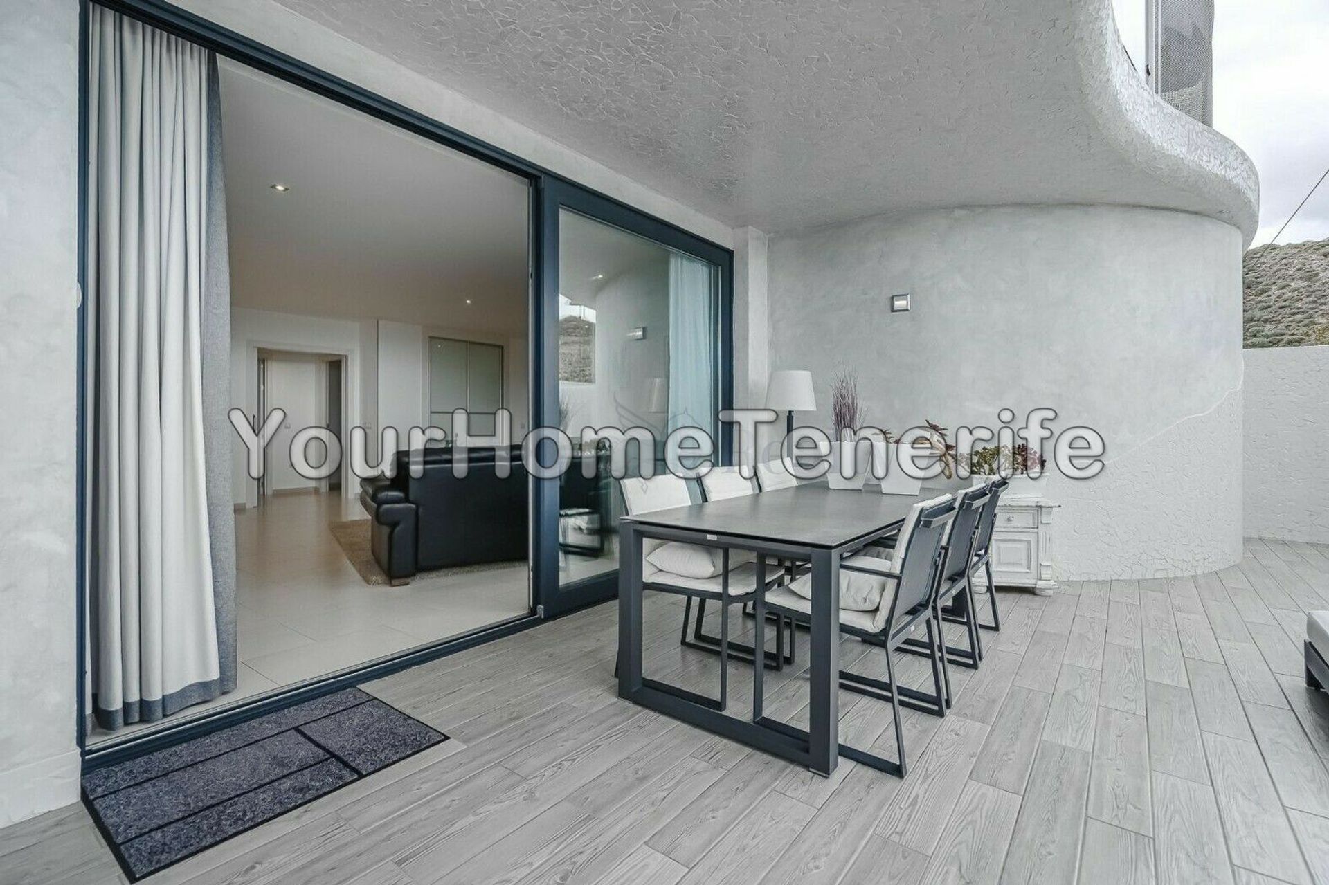 Condominium in Arona, Canarias 11145059