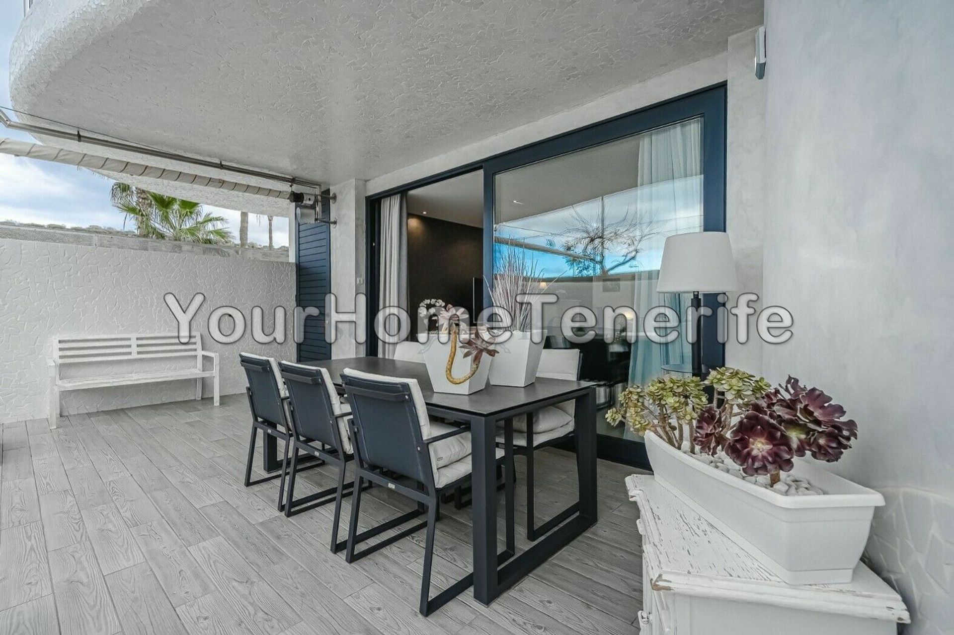 Condominium in Arona, Canarias 11145059