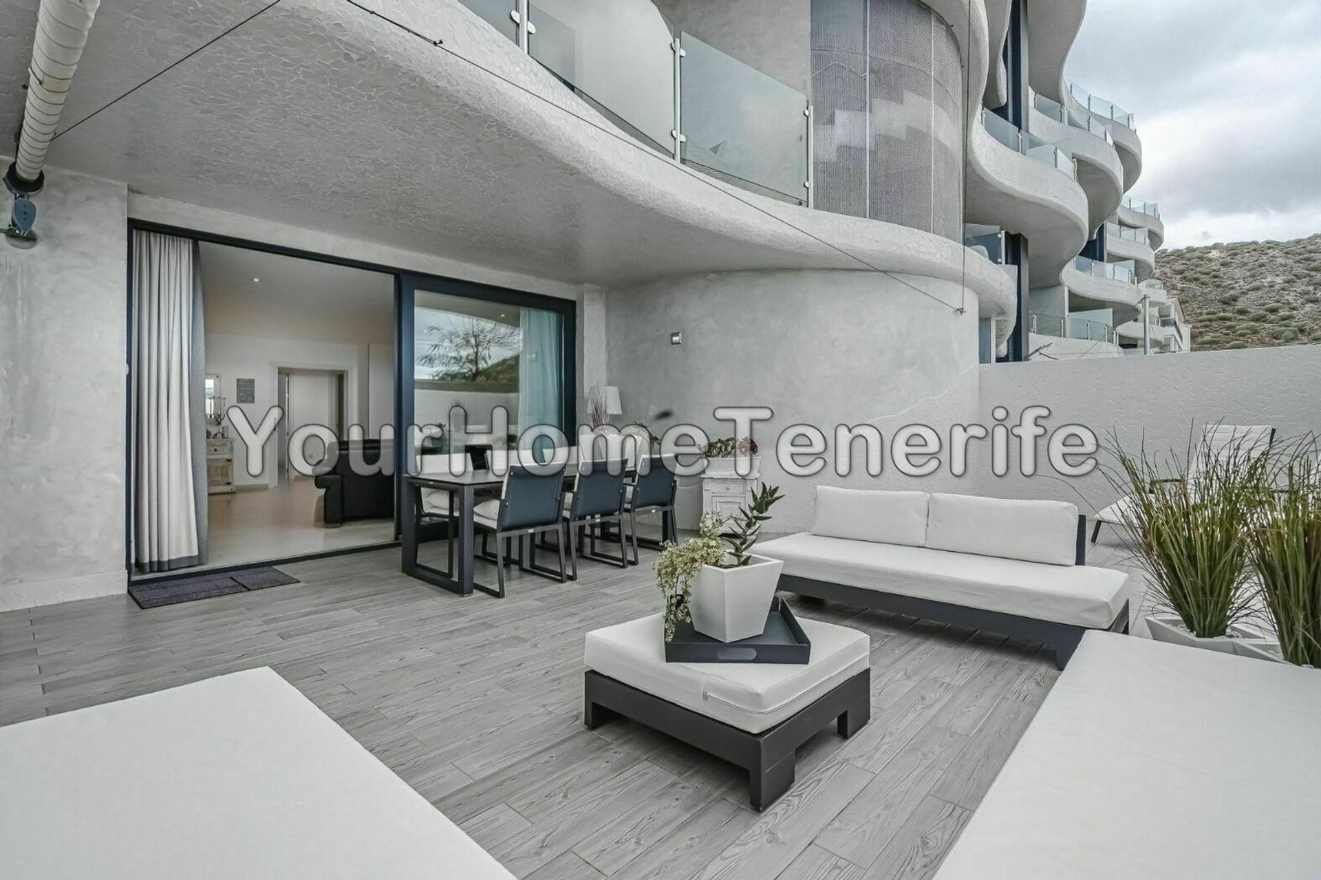 Condominium in Arona, Canarias 11145059