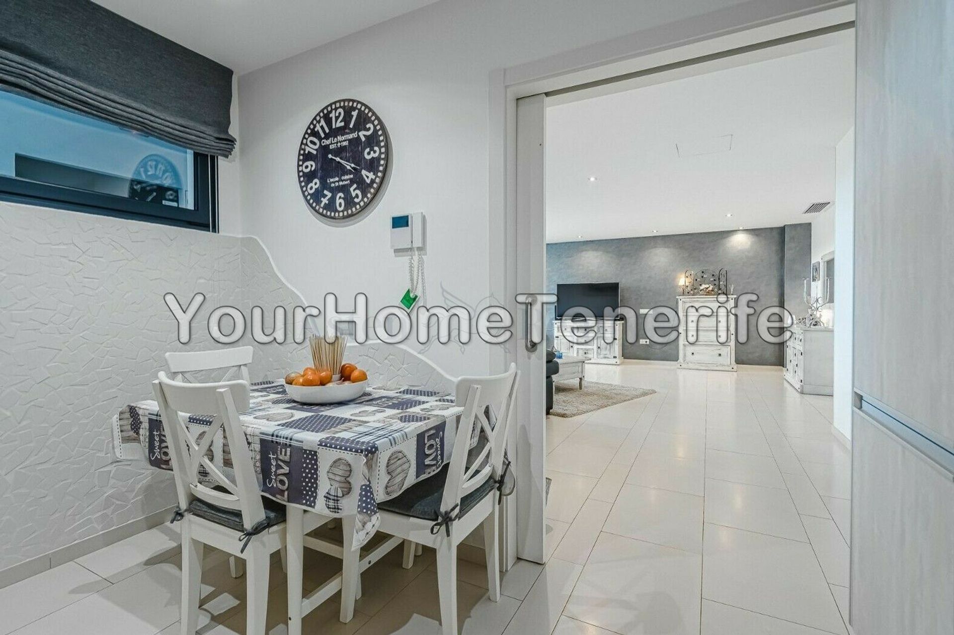 Condominium in Arona, Canarias 11145059