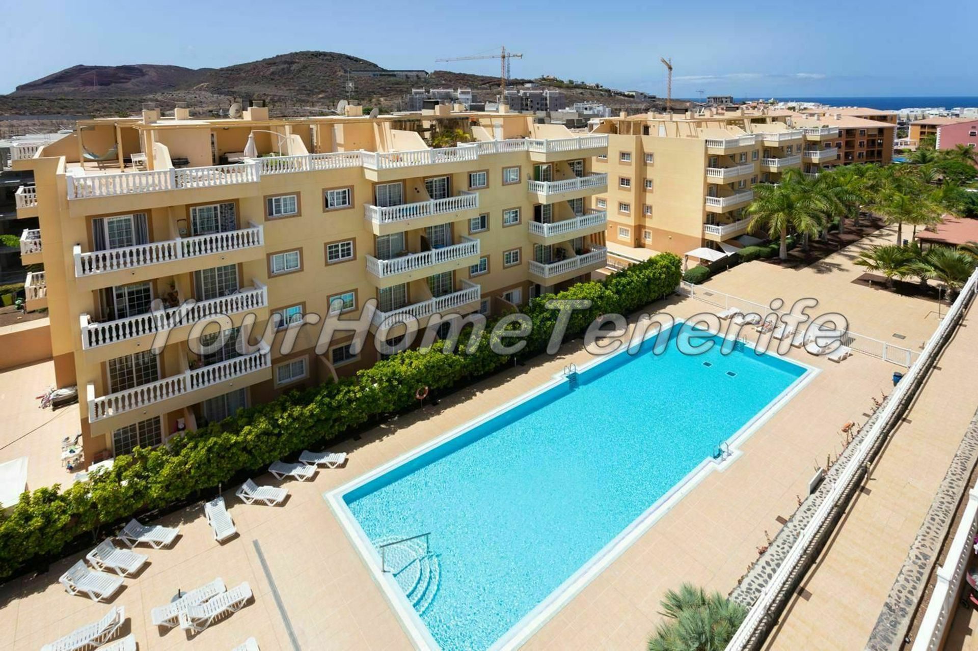 Condominium in Arona, Canarias 11145085