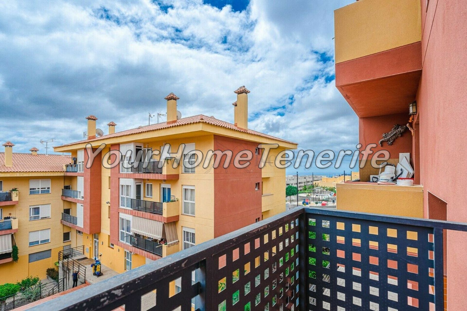 Condominium in Arona, Canarias 11145087