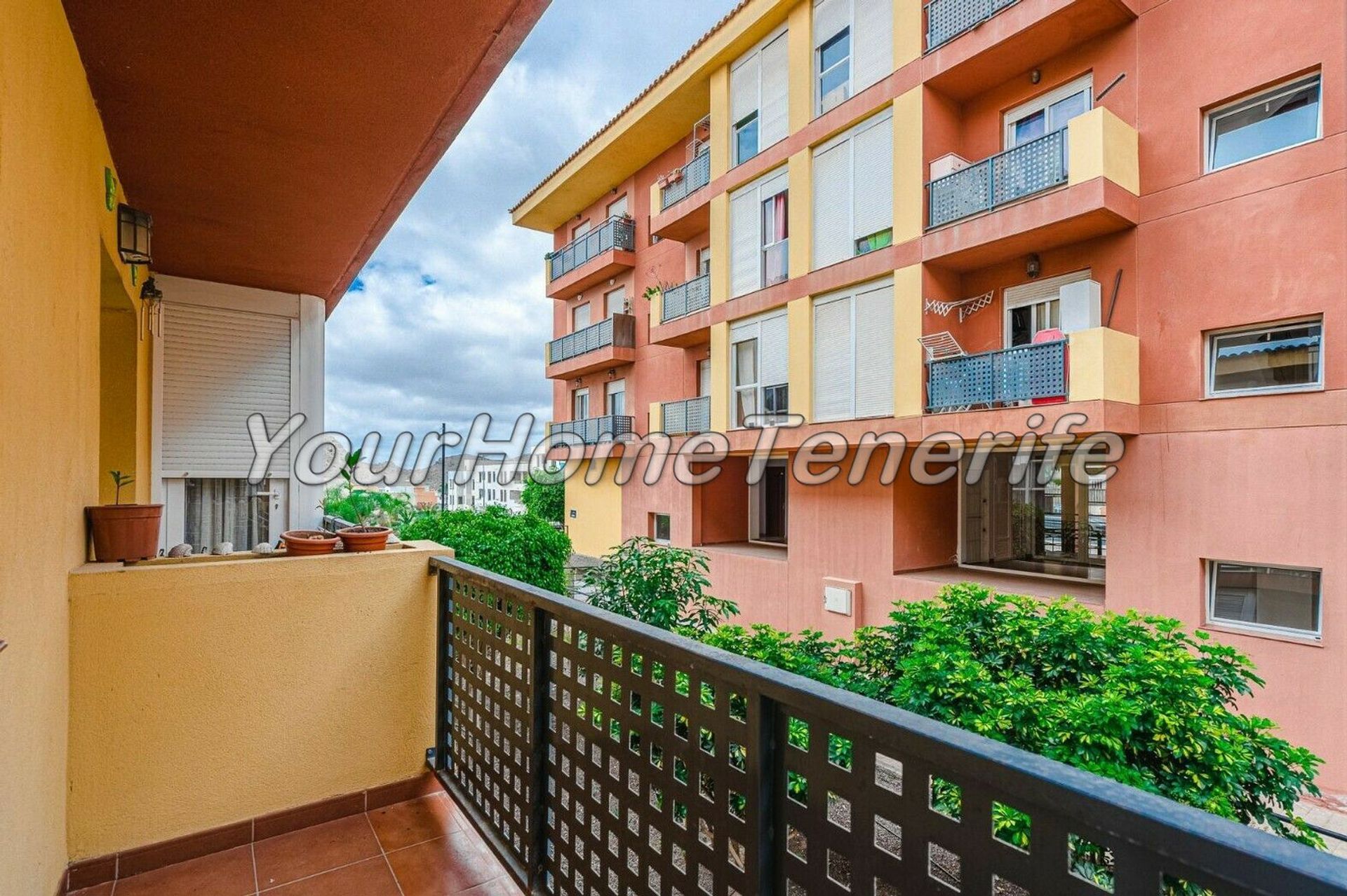 Condominium in Arona, Canarias 11145087