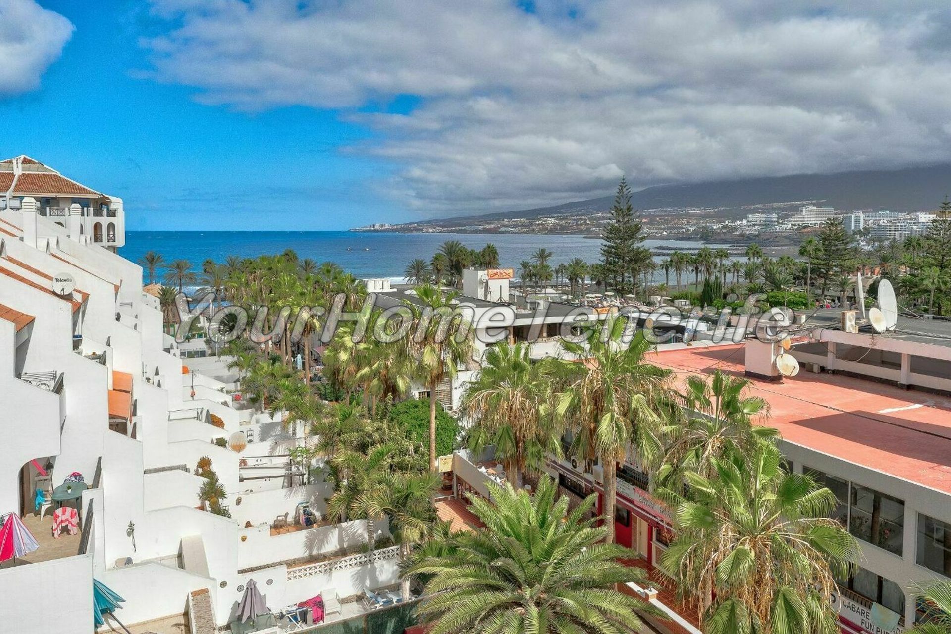 Condominium in Arona, Canarias 11146852