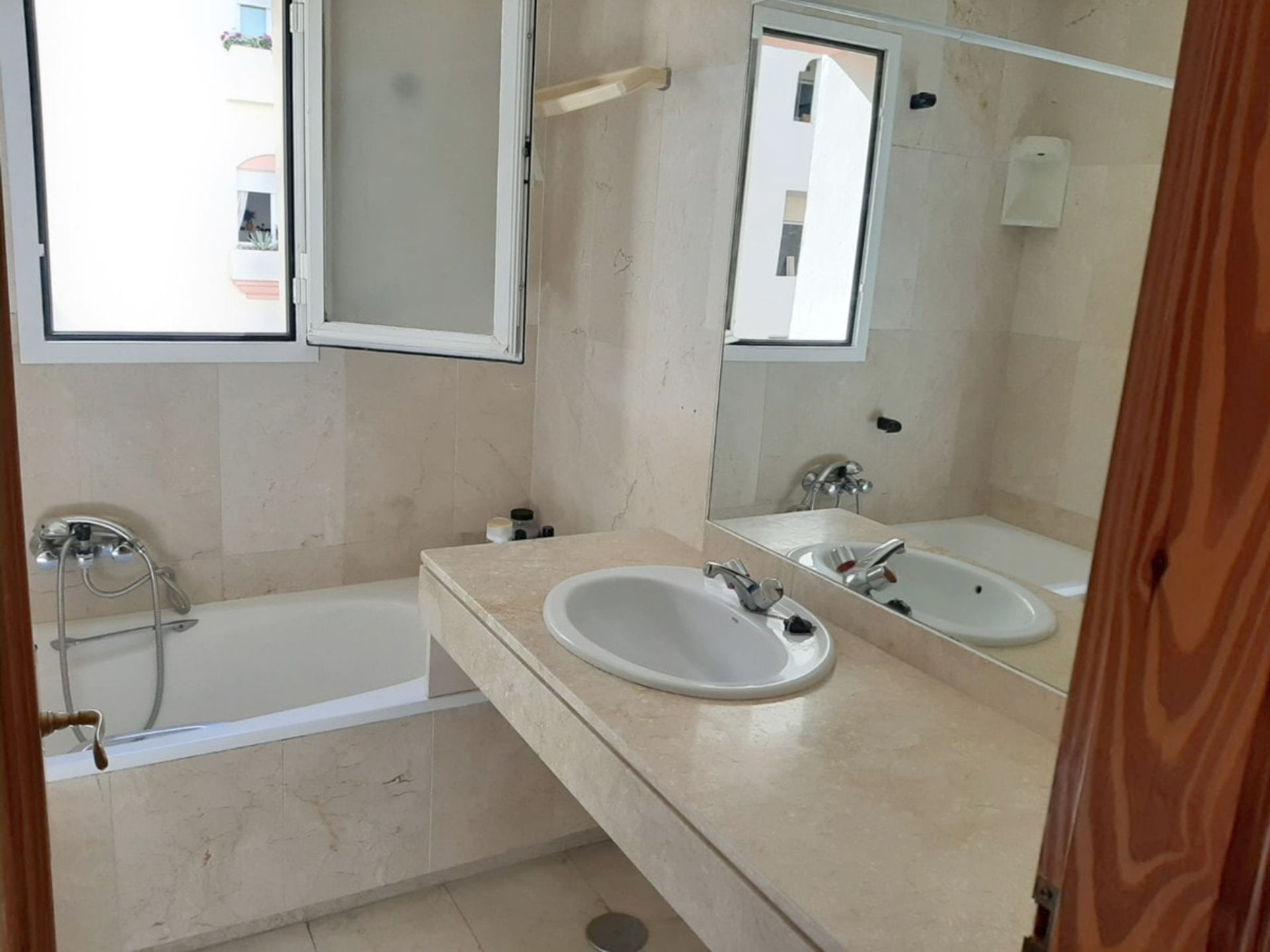 Condominium in Estepona, Andalusia 11150920