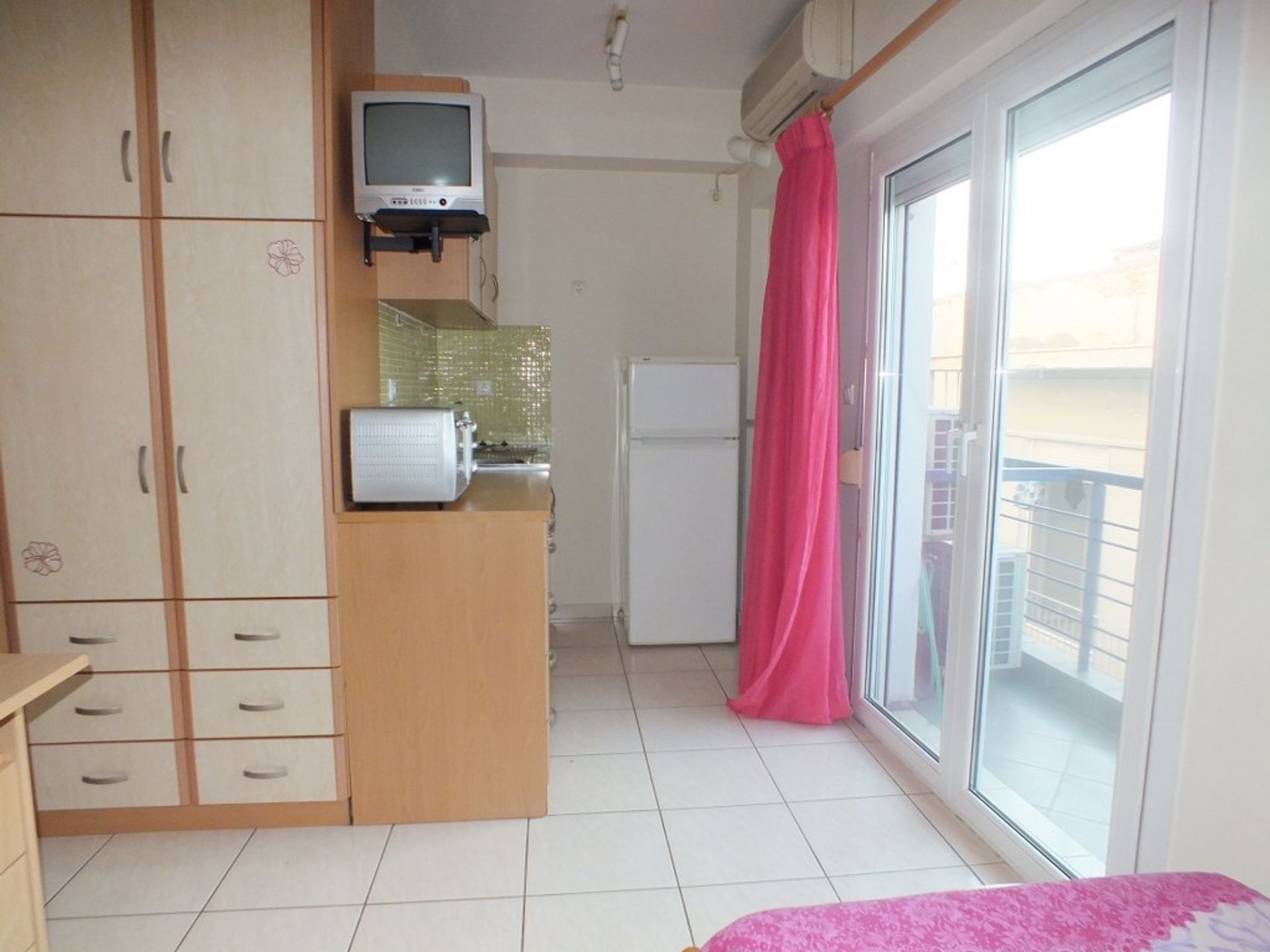 Condominium in Volos,  11152388