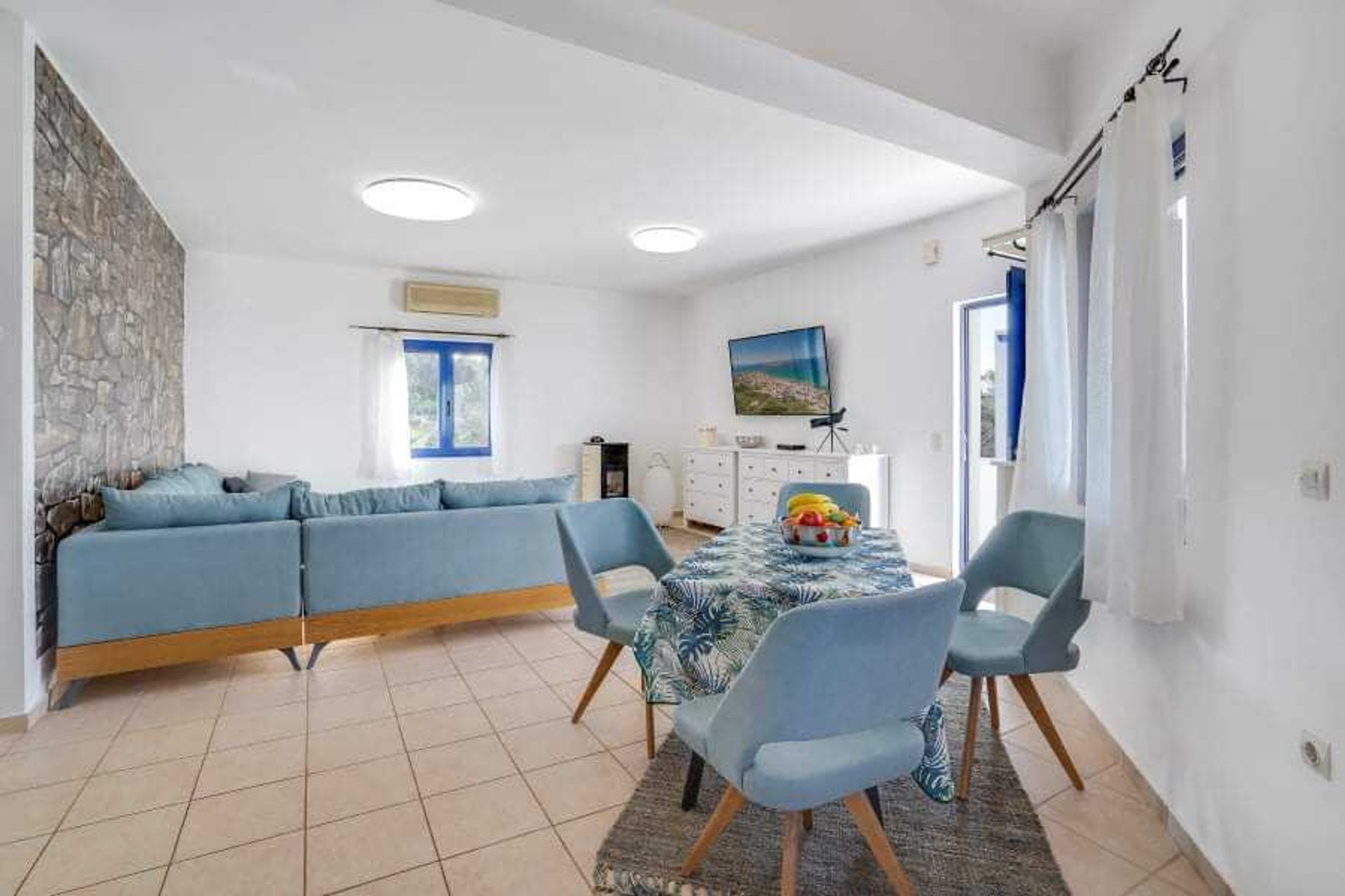 Condominium in Chania,  11152717