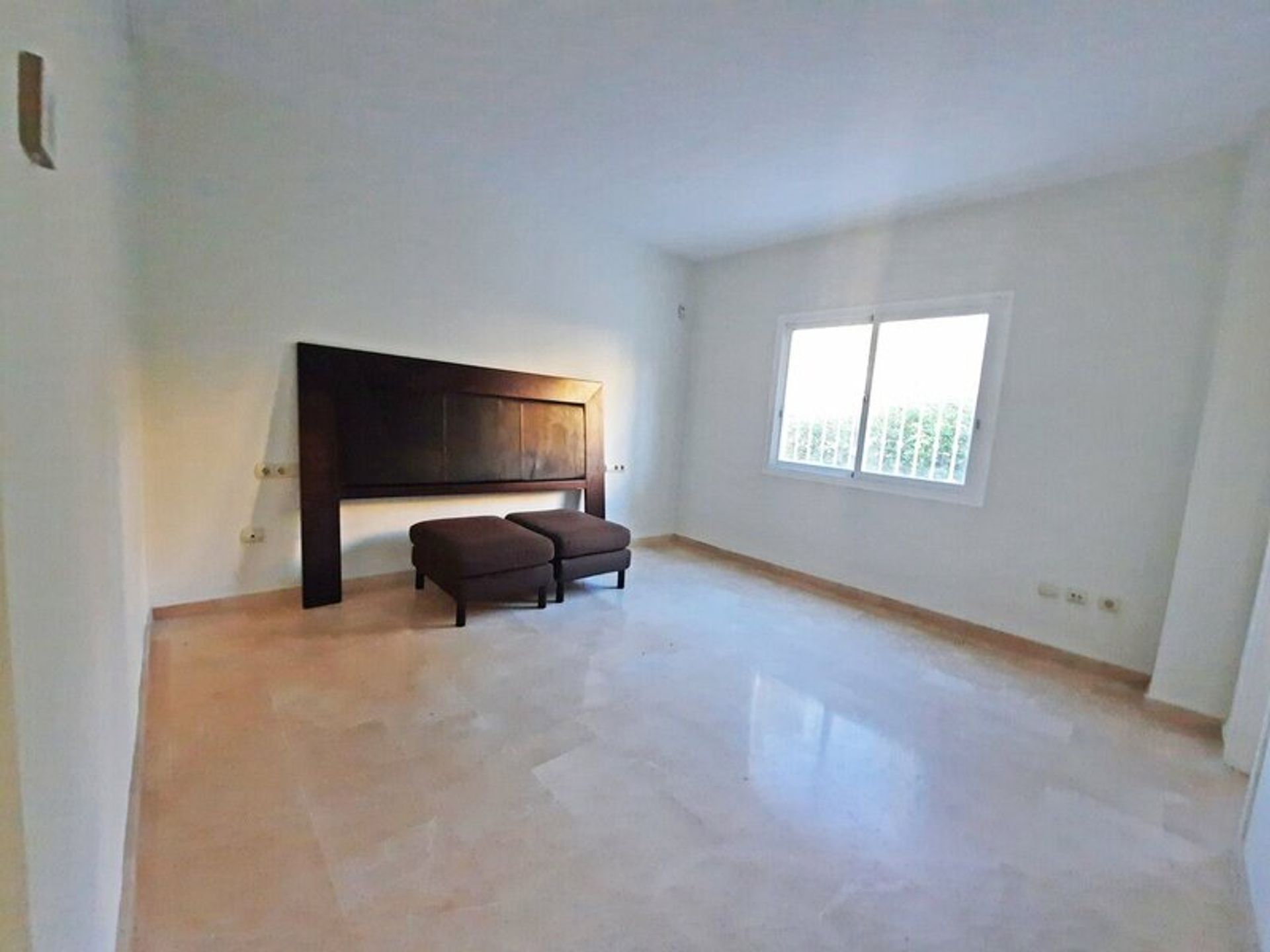 Condominium in Marbella, Andalucía 11153080