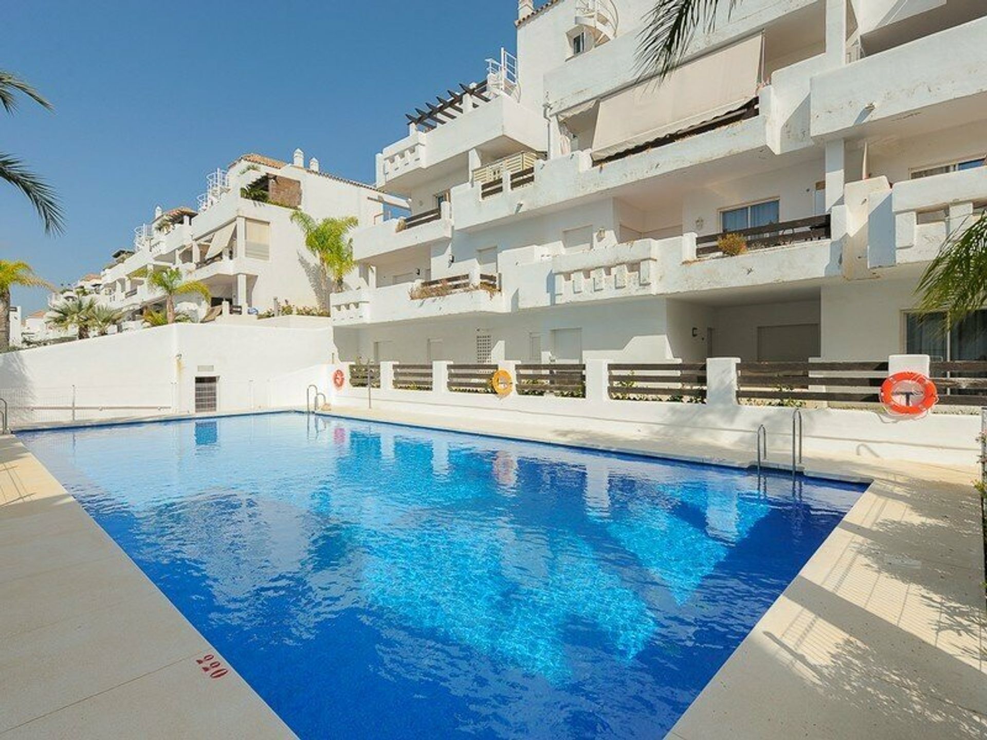 Condominio en Estepona, Andalucía 11153144