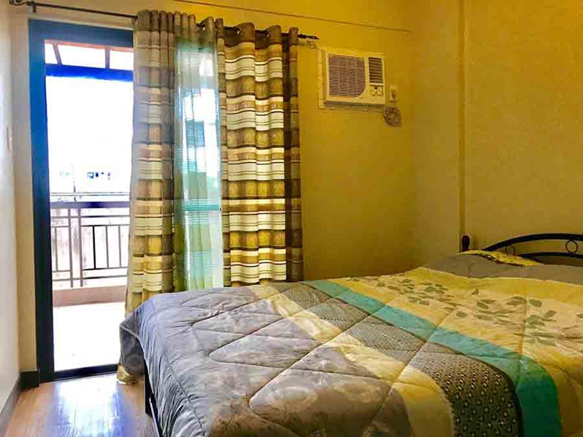 Condominium in Sun Valley, Paranaque 11154669